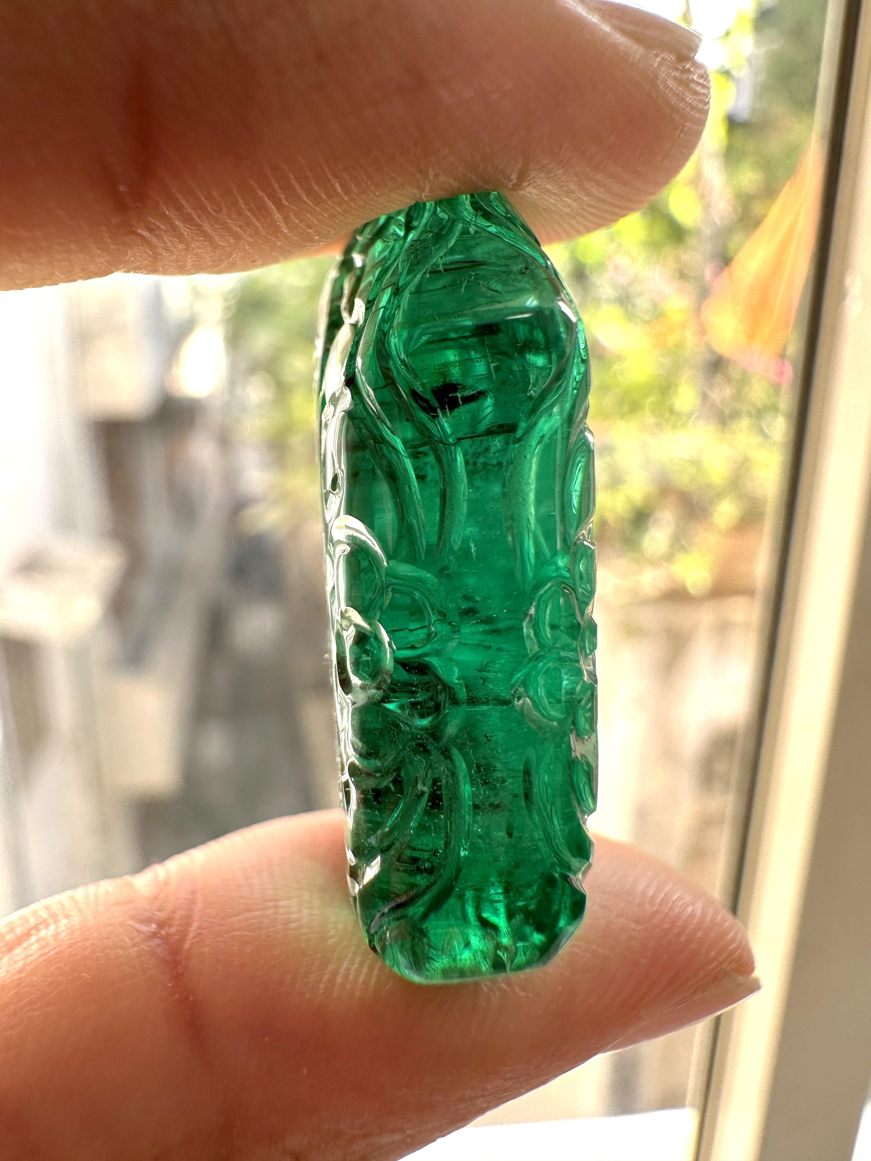 Zambian Emerald Hexagon Carved Gem Quality High Jewelry Gemstone 83.3 Carats In New Condition For Sale In Jaipur, RJ