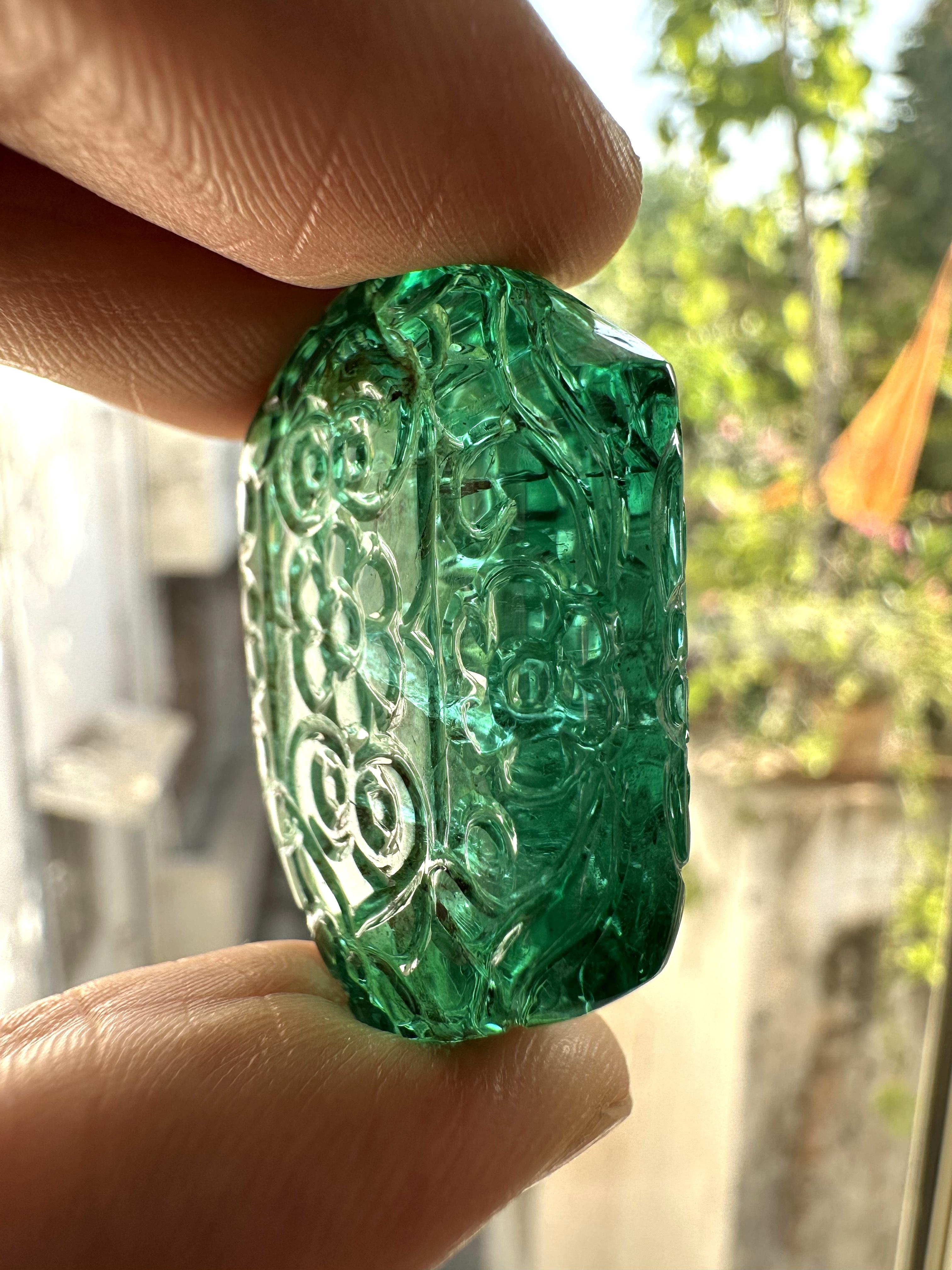 Women's or Men's Zambian Emerald Hexagon Carved Gem Quality High Jewelry Gemstone 83.3 Carats For Sale