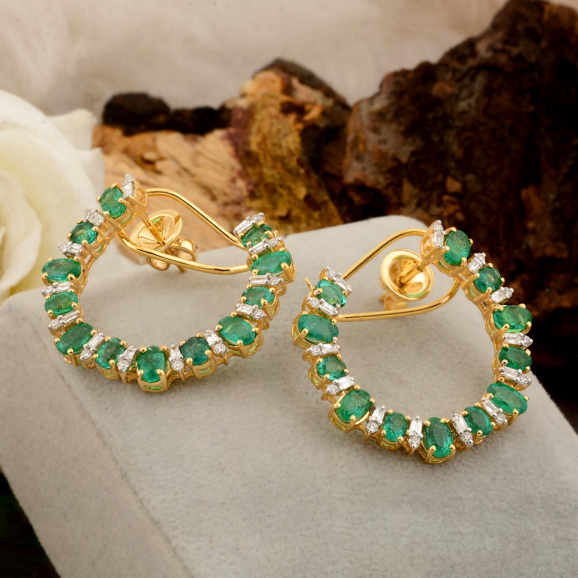 Modern Natural Emerald Hoop Earrings SI Clarity HI Color Diamond Pave 18k Yellow Gold For Sale