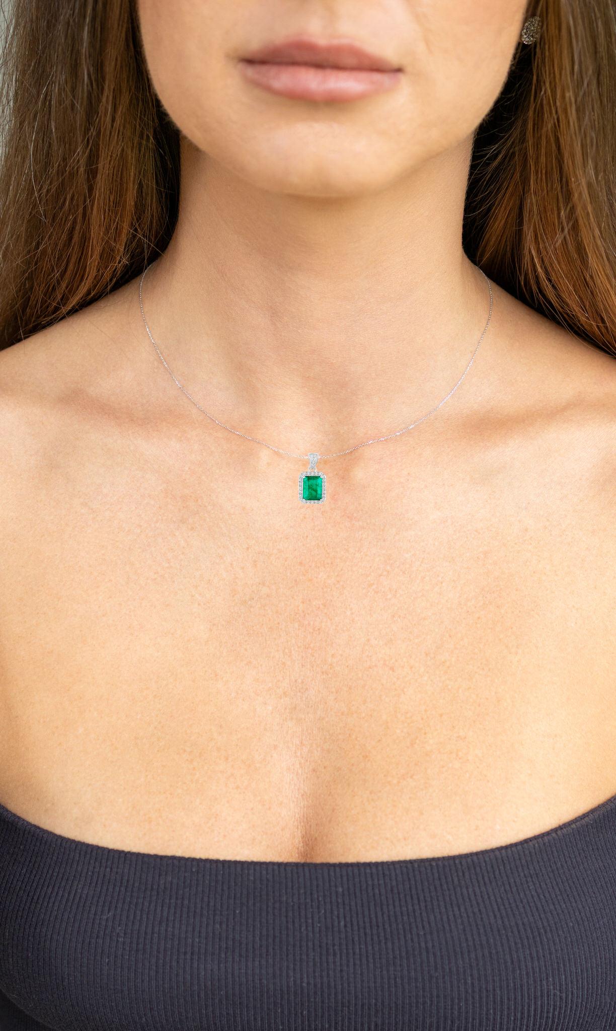 Contemporary Zambian Emerald Pendant Necklace Diamonds 3.15 Carats 14K White Gold For Sale