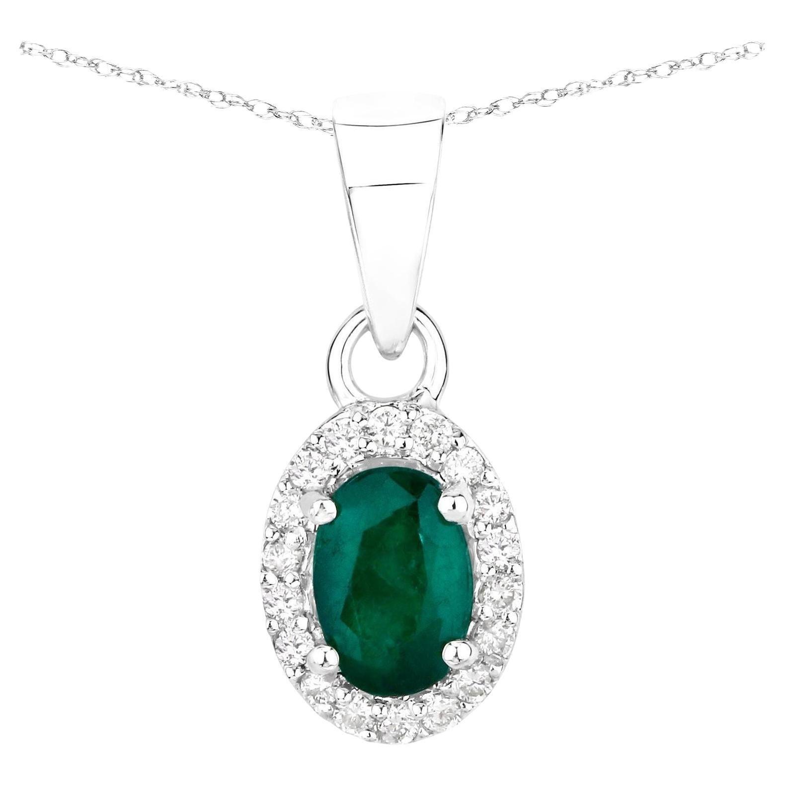 Collier pendentif émeraude de Zambie avec diamants 0,81 carat en or blanc 14 carats en vente