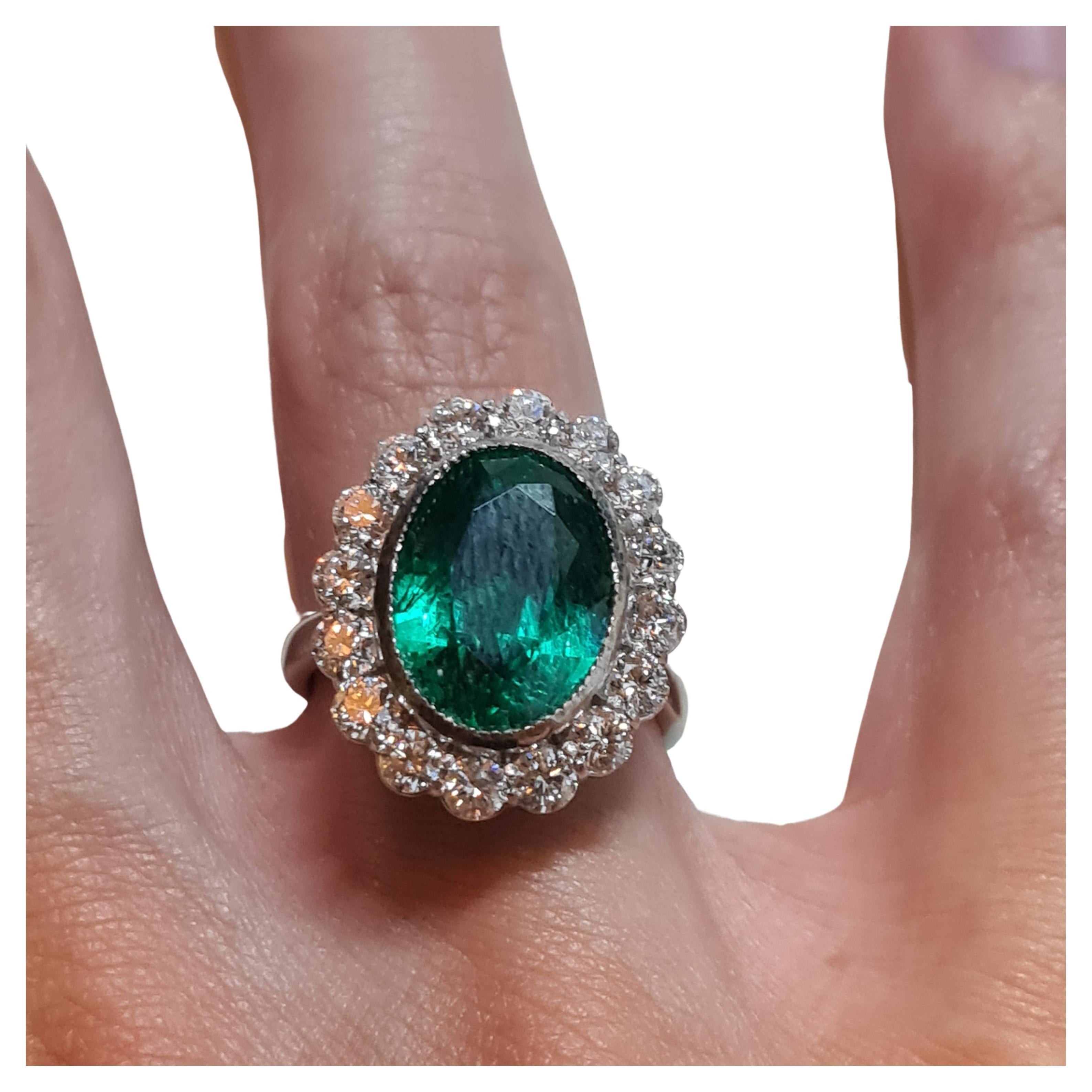 GIA-zertifizierter 6,40 Karat sambischer Smaragd-Platin- und Diamantring (Smaragdschliff) im Angebot