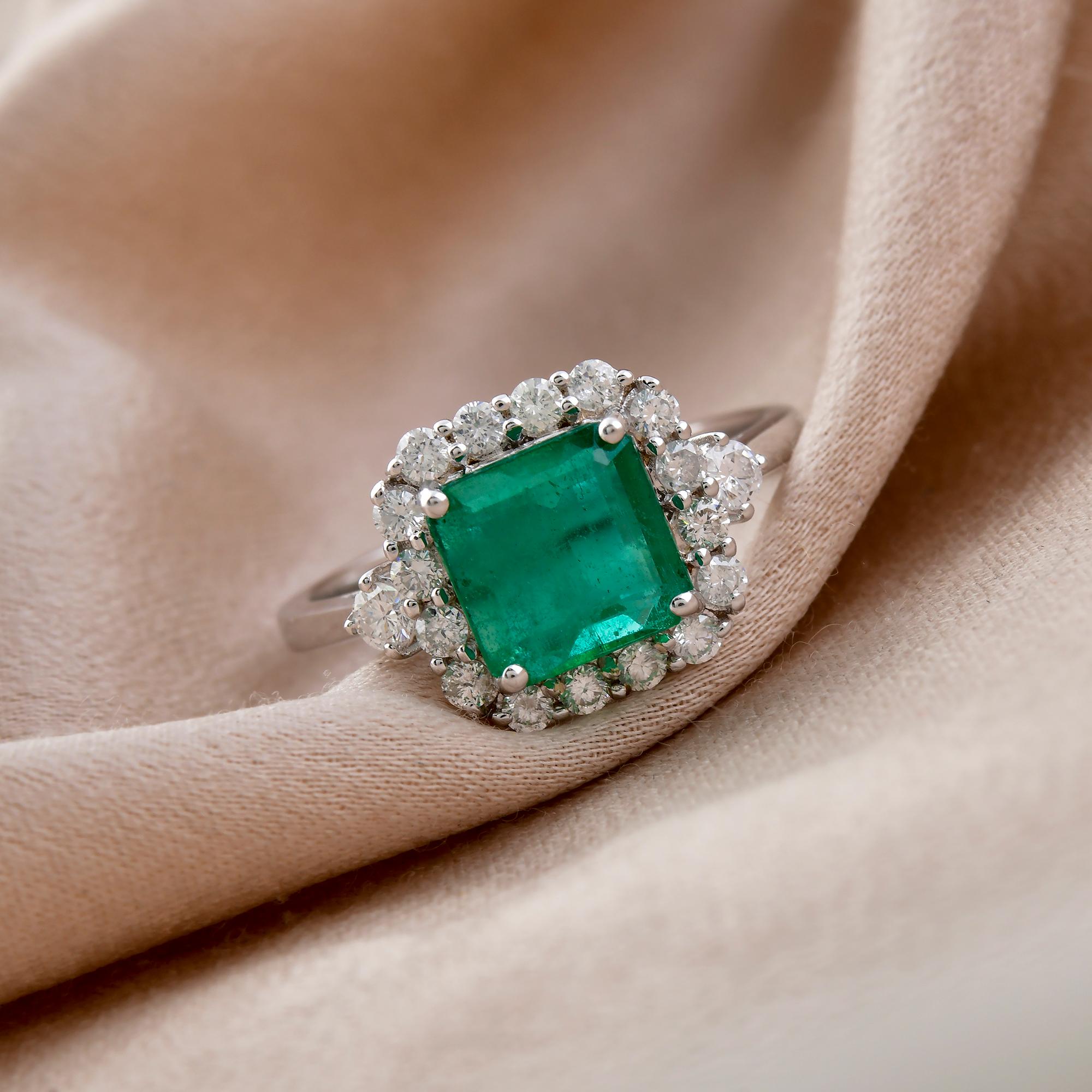 Women's Zambian Emerald Ring SI Clarity HI Color Diamond 14 Karat White Gold Jewelry For Sale