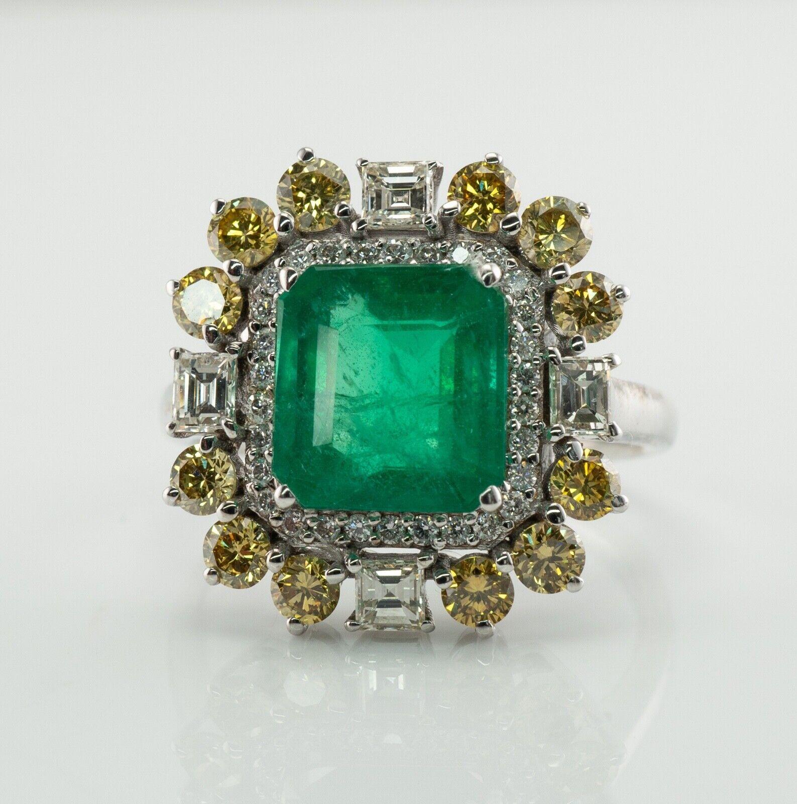 Zambian Emerald Ring White & Canary Diamonds Vintage 18K White Gold In Good Condition For Sale In East Brunswick, NJ