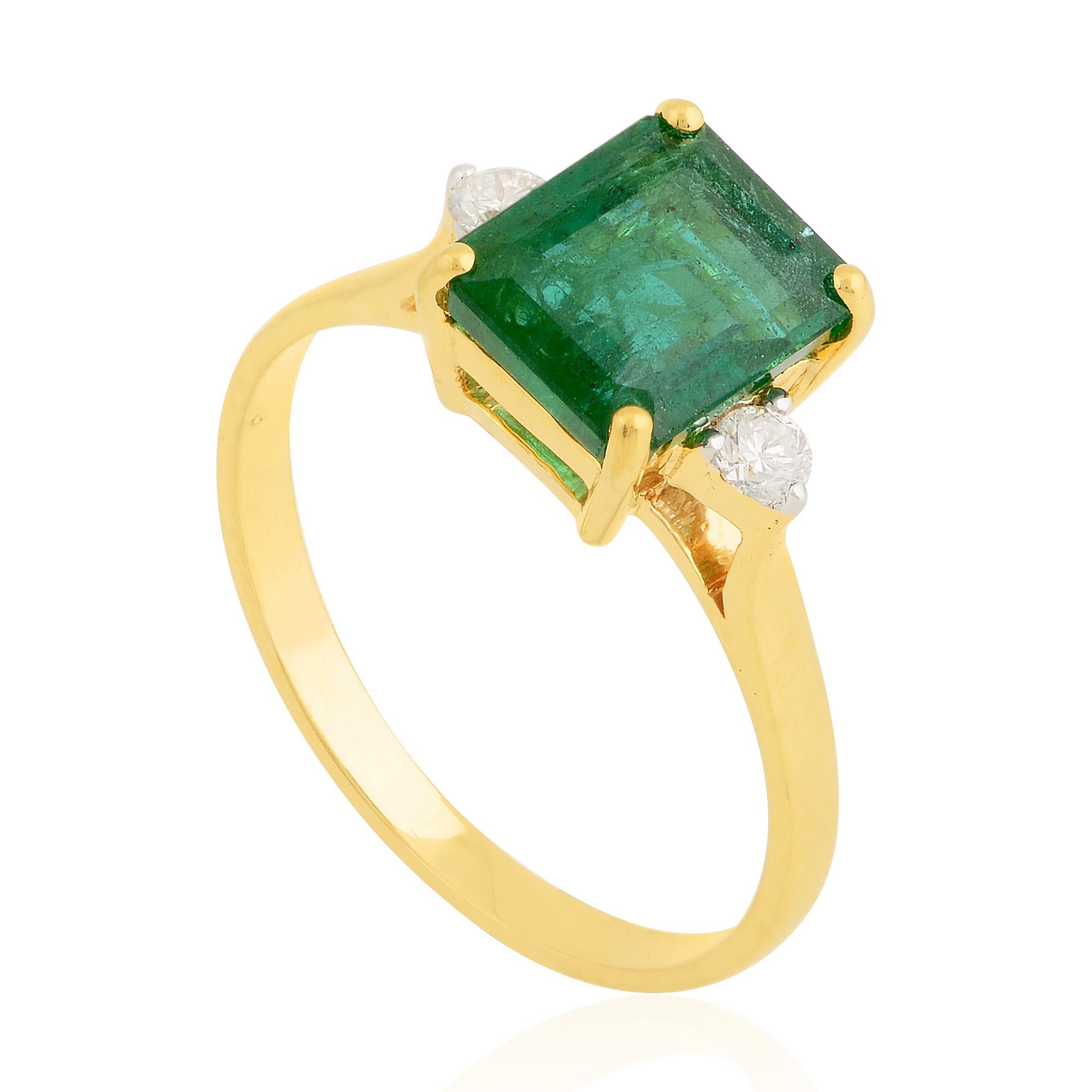 Im Angebot: Sambischer Smaragd SI/HI Diamant Drei Stein Verlobungsring 14k Massiv Gelbgold () 3