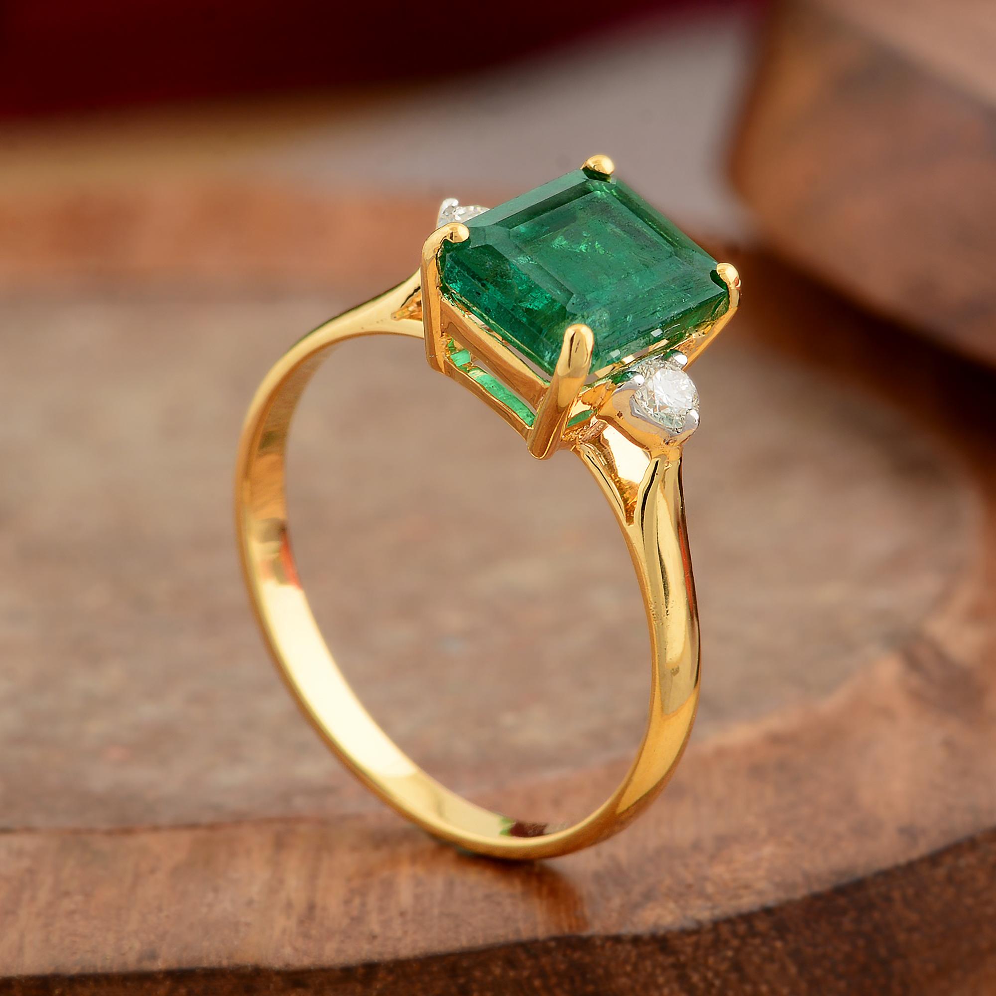 Im Angebot: Sambischer Smaragd SI/HI Diamant Drei Stein Verlobungsring 14k Massiv Gelbgold () 4