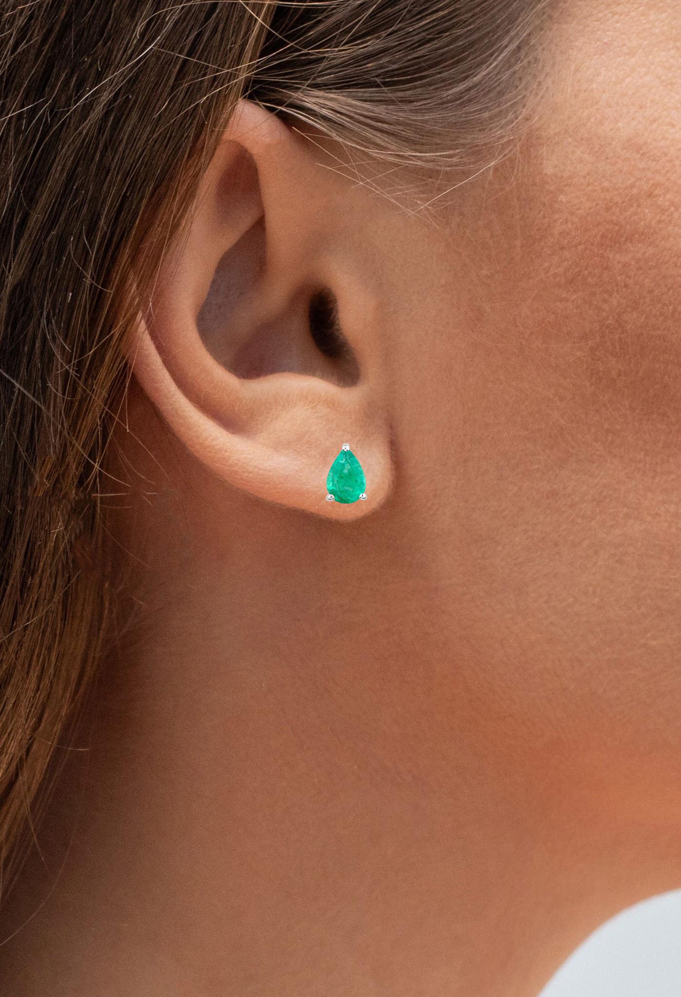 Taglio a goccia Zambian Emerald Stud Earrings 1.2 Carats 14K White Gold in vendita