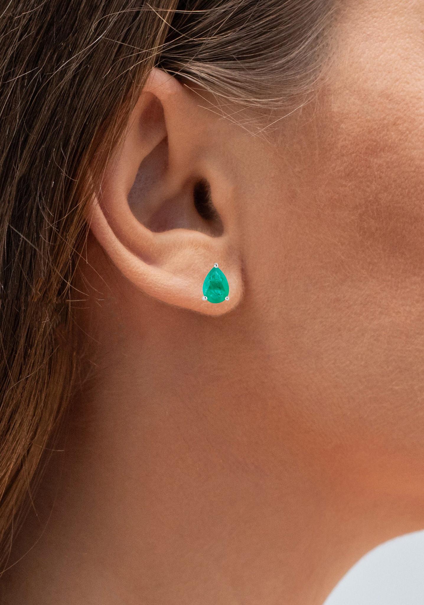 Zambian Emerald Stud Earrings 1.29 Carats 10K White Gold in vendita 1