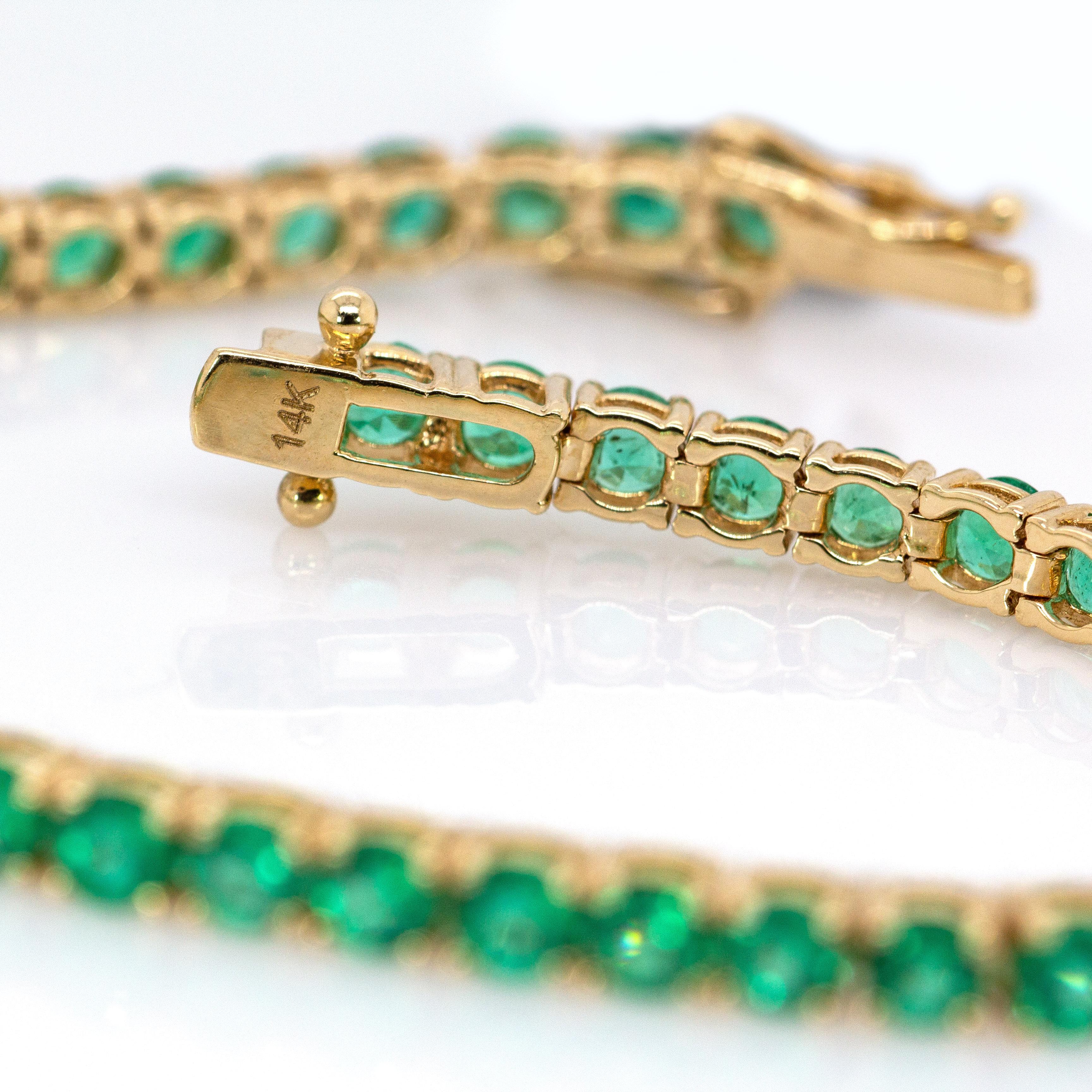 Pulsera de Tenis Esmeralda de Zambia: Oro amarillo macizo de 14 quilates, cierre de caja, redonda de 3,4 mm en venta 1