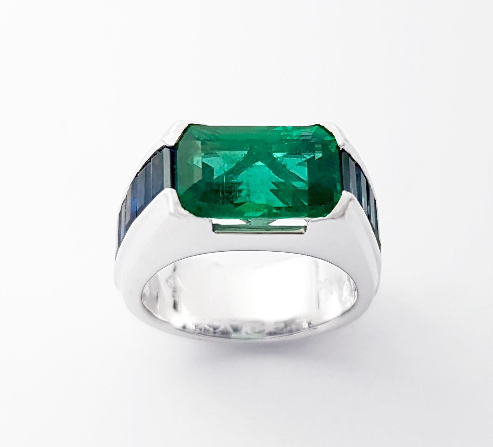 Anello con smeraldo dello Zambia e zaffiro blu con montatura in platino 950 in vendita 9