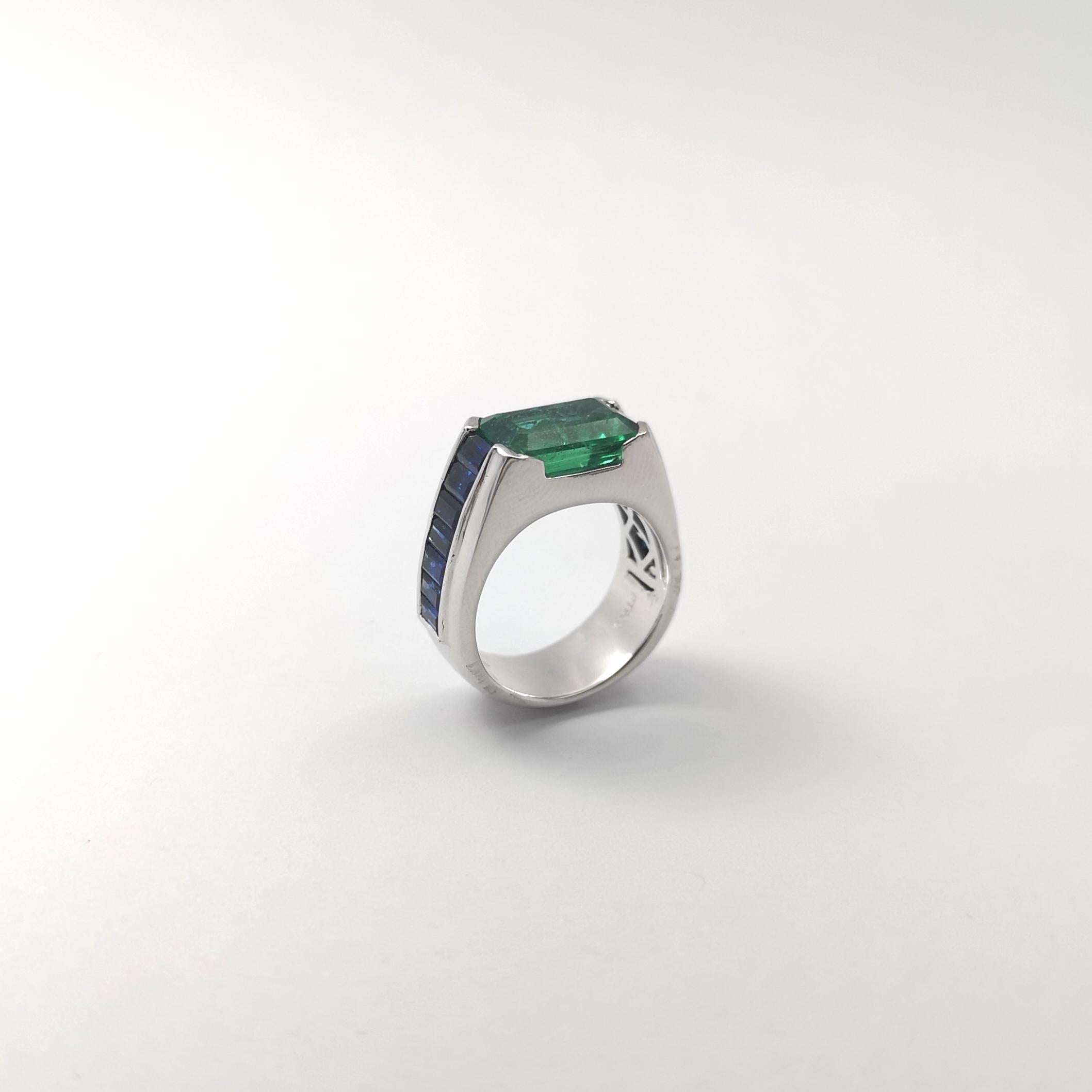 Anello con smeraldo dello Zambia e zaffiro blu con montatura in platino 950 in vendita 2