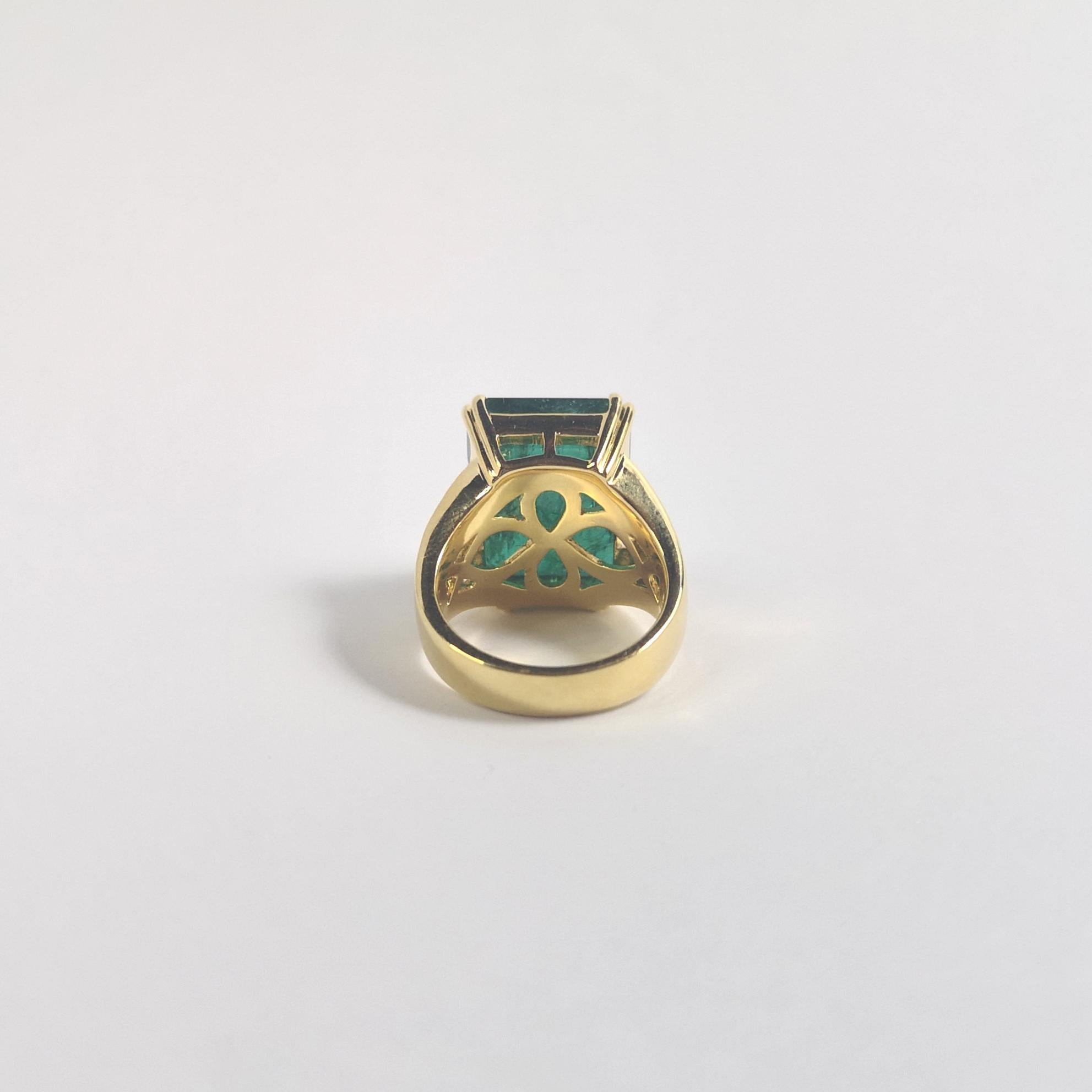 Zambianischer Smaragd mit Diamantring in 18 Karat Goldfassungen gefasst im Angebot 4
