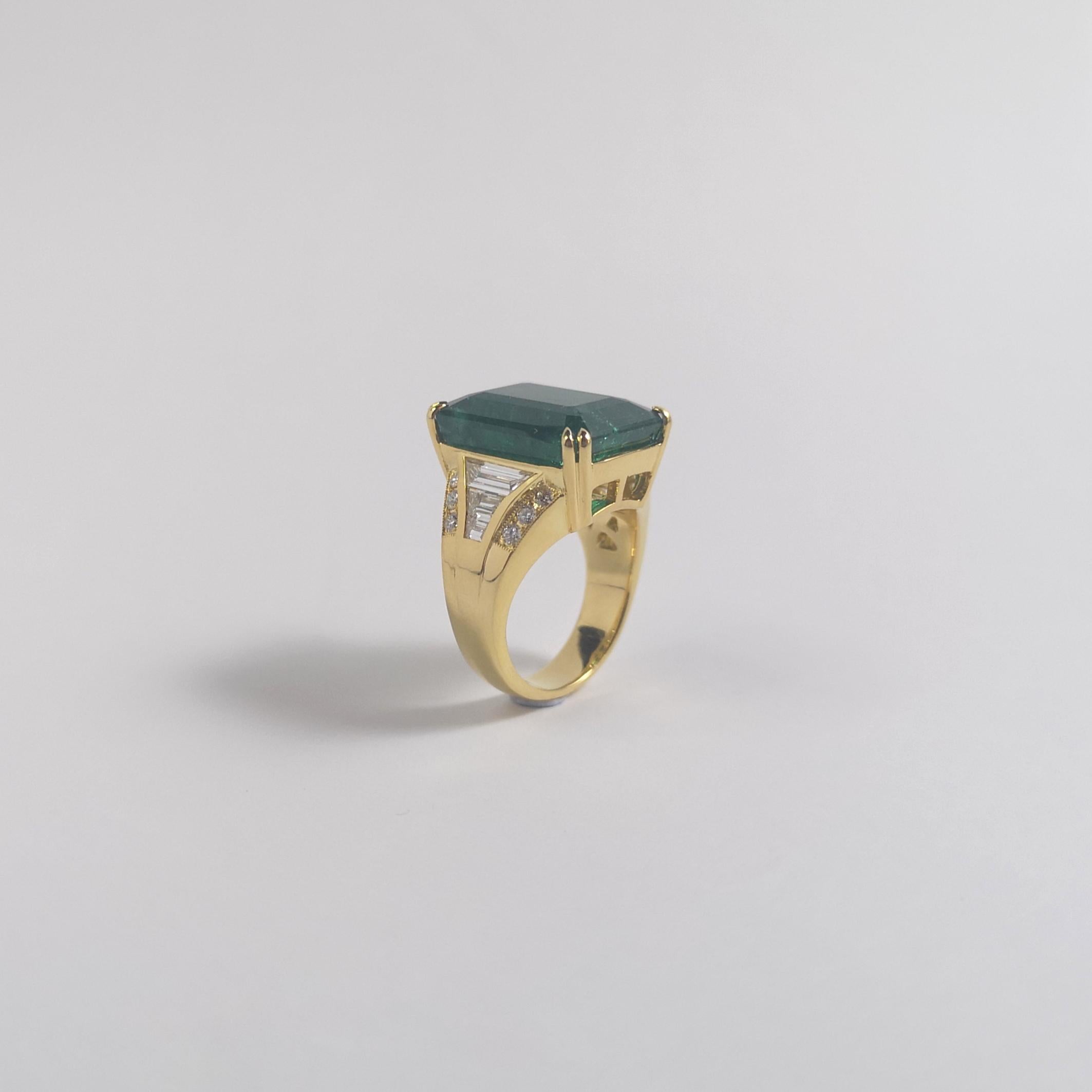 Zambianischer Smaragd mit Diamantring in 18 Karat Goldfassungen gefasst im Angebot 5