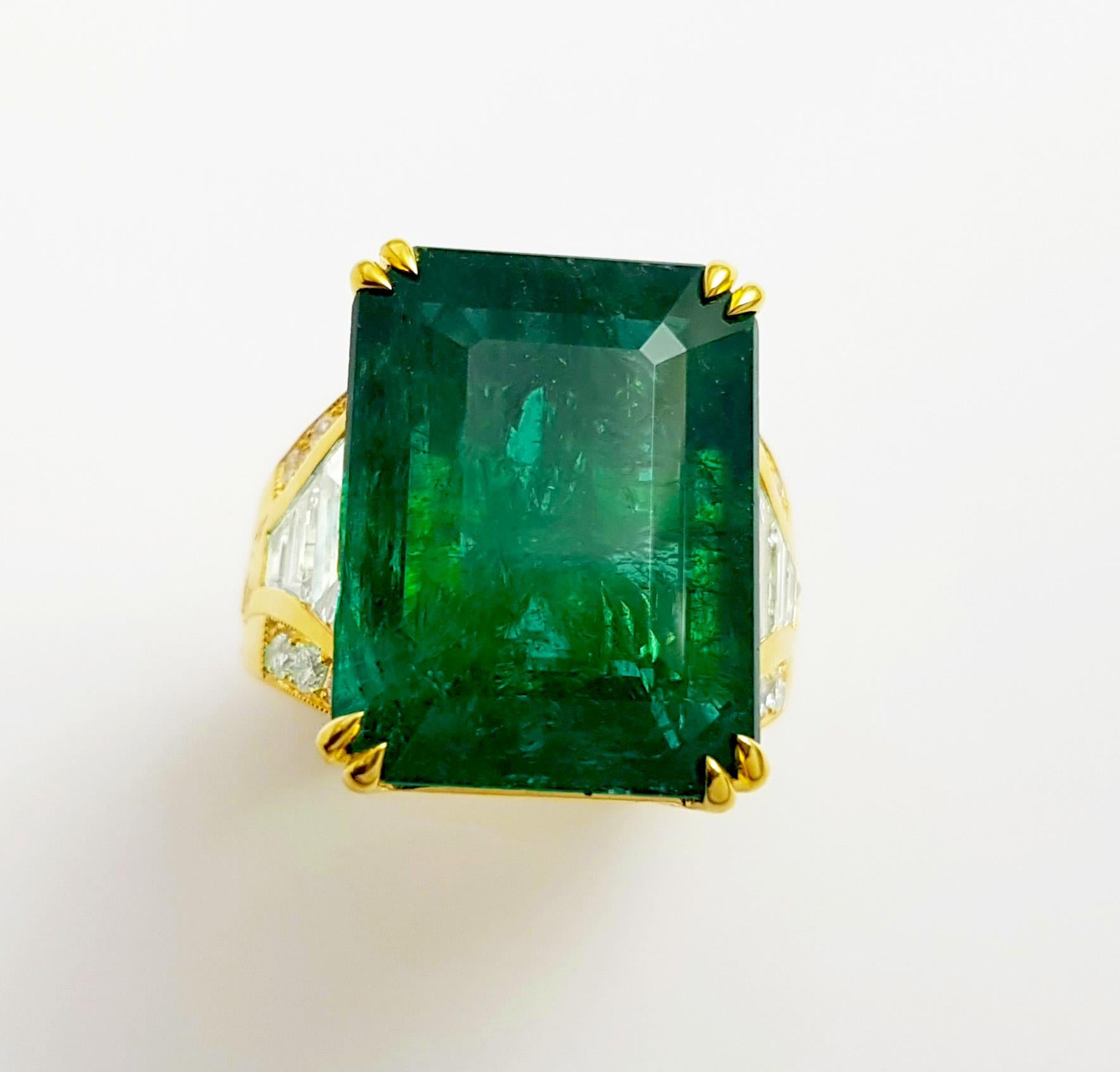Zambianischer Smaragd mit Diamantring in 18 Karat Goldfassungen gefasst im Angebot 6