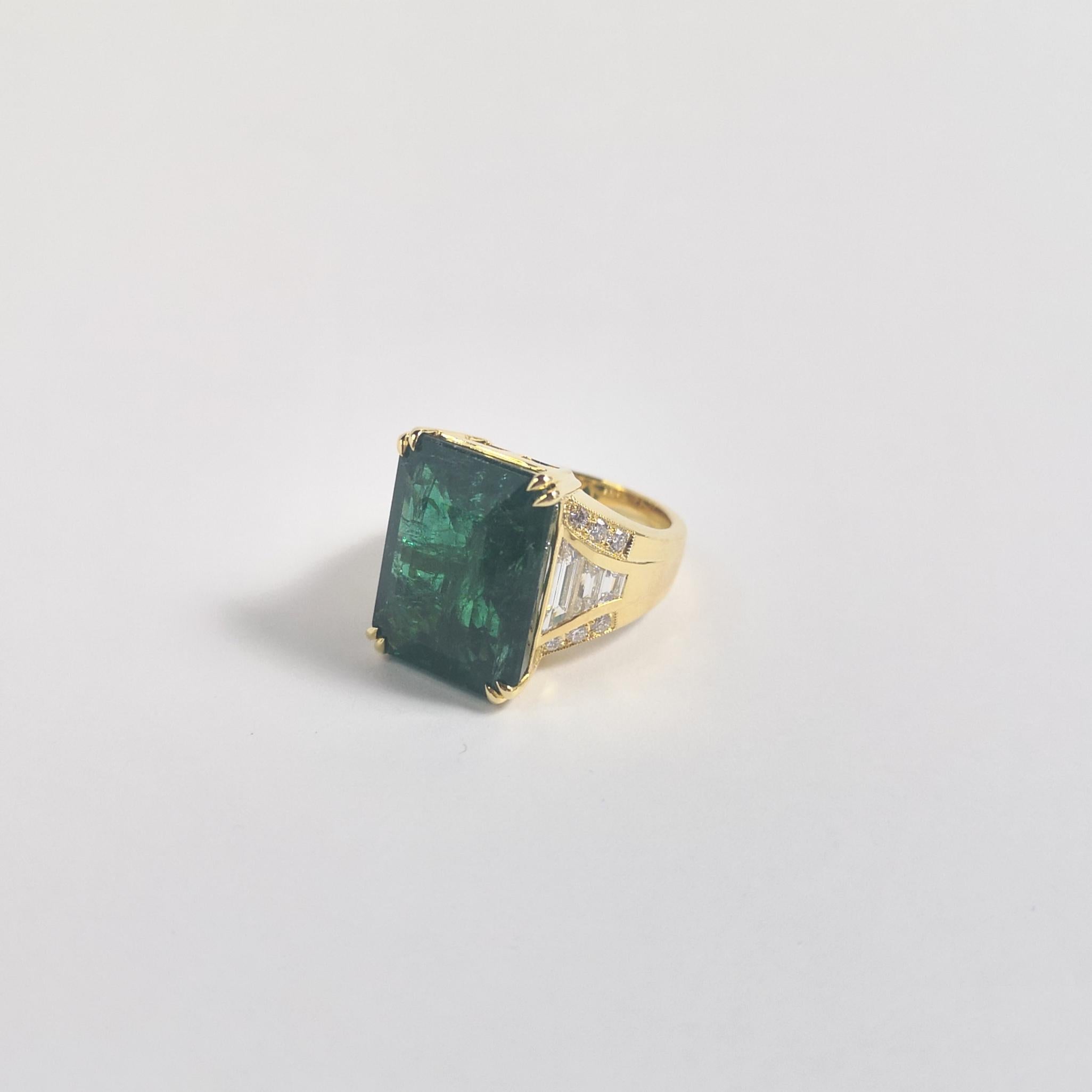 Zambianischer Smaragd mit Diamantring in 18 Karat Goldfassungen gefasst im Angebot 3