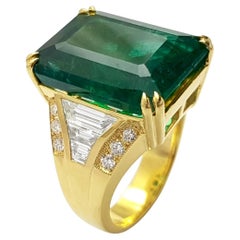 Zambian Emerald with Diamond Ring set in 18K Gold Settings