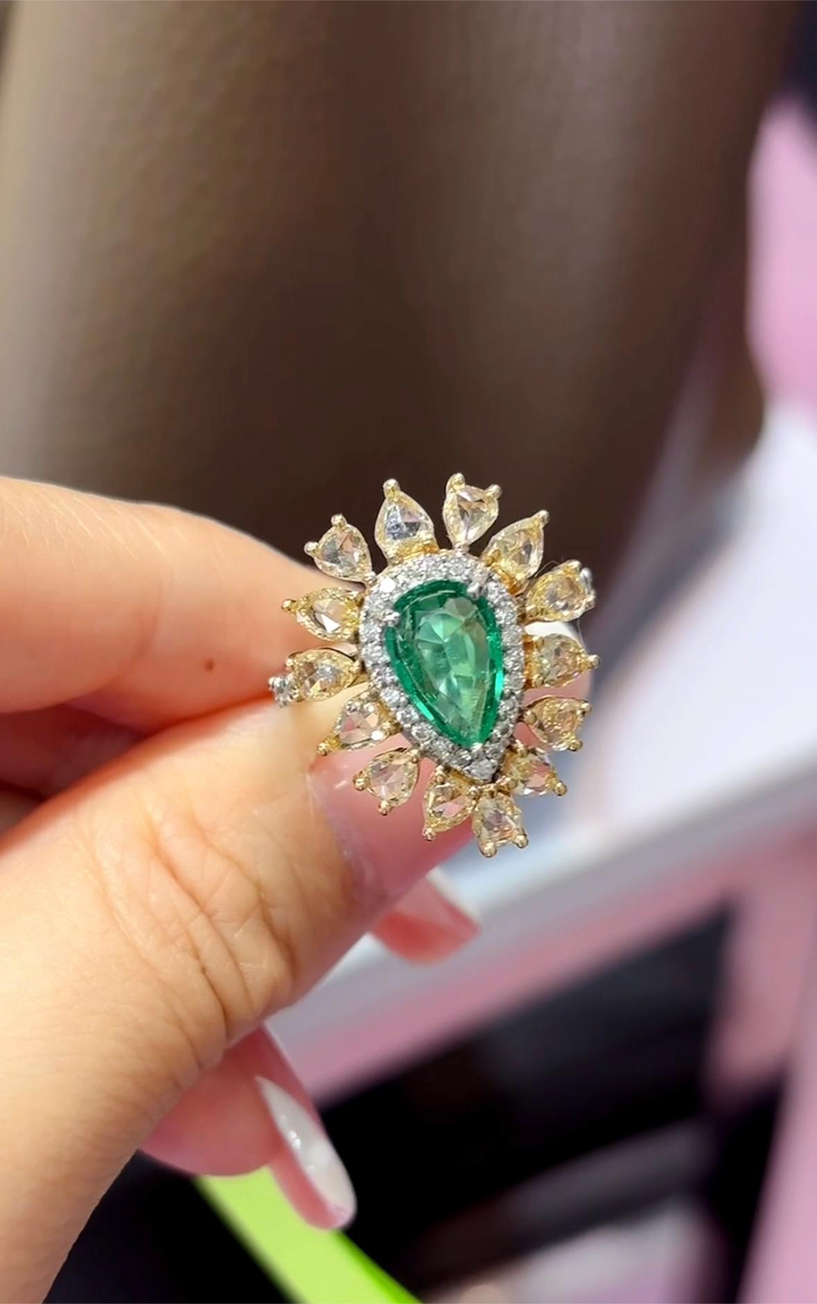 Women's or Men's Zambian Emerald & Yellow Rose Cut Diamonds Engagement Ring set in 18K Gold For Sale
