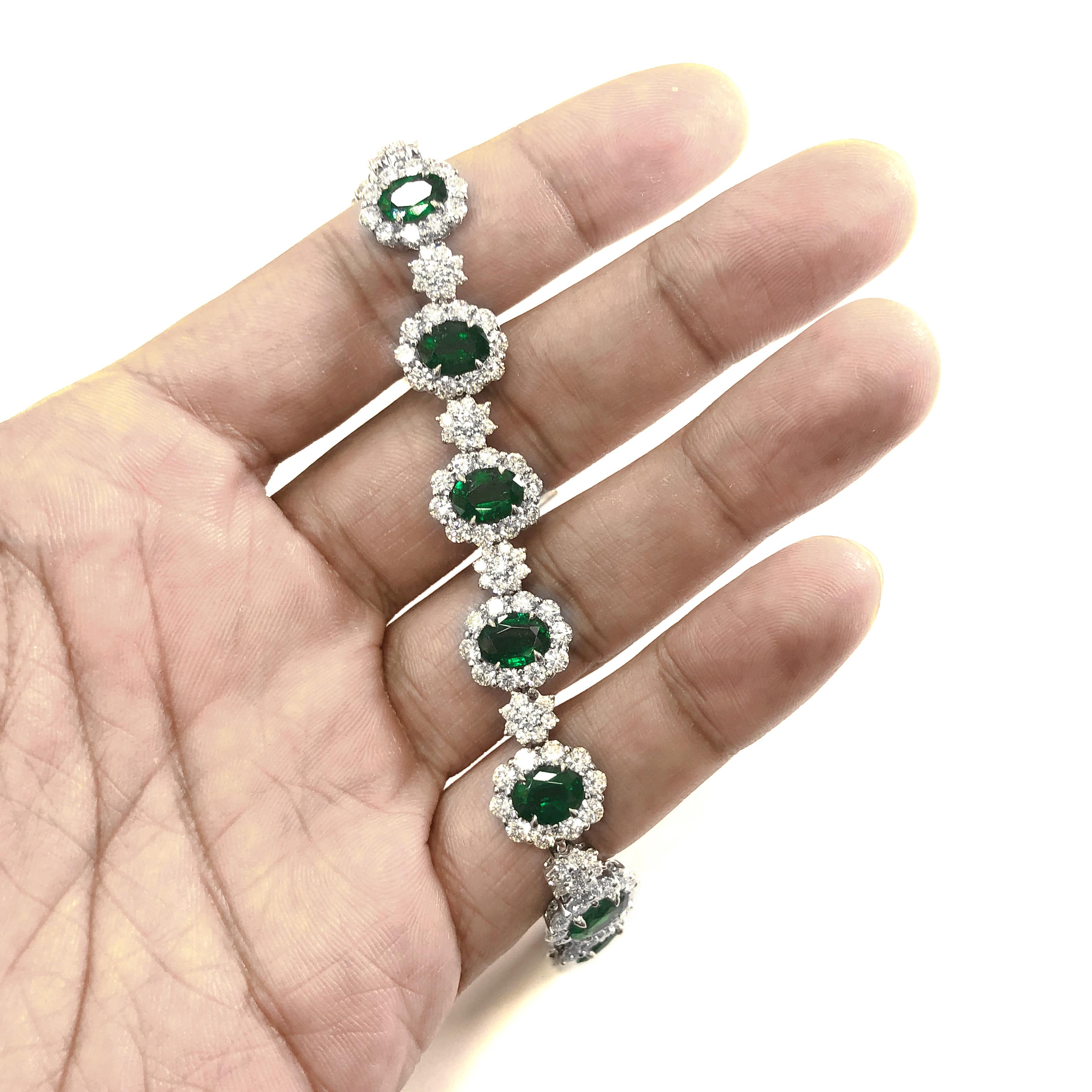 Zambian Oval Cut Emeralds 11.82 Carat Diamonds Platinum Bracelet In New Condition For Sale In New York, NY