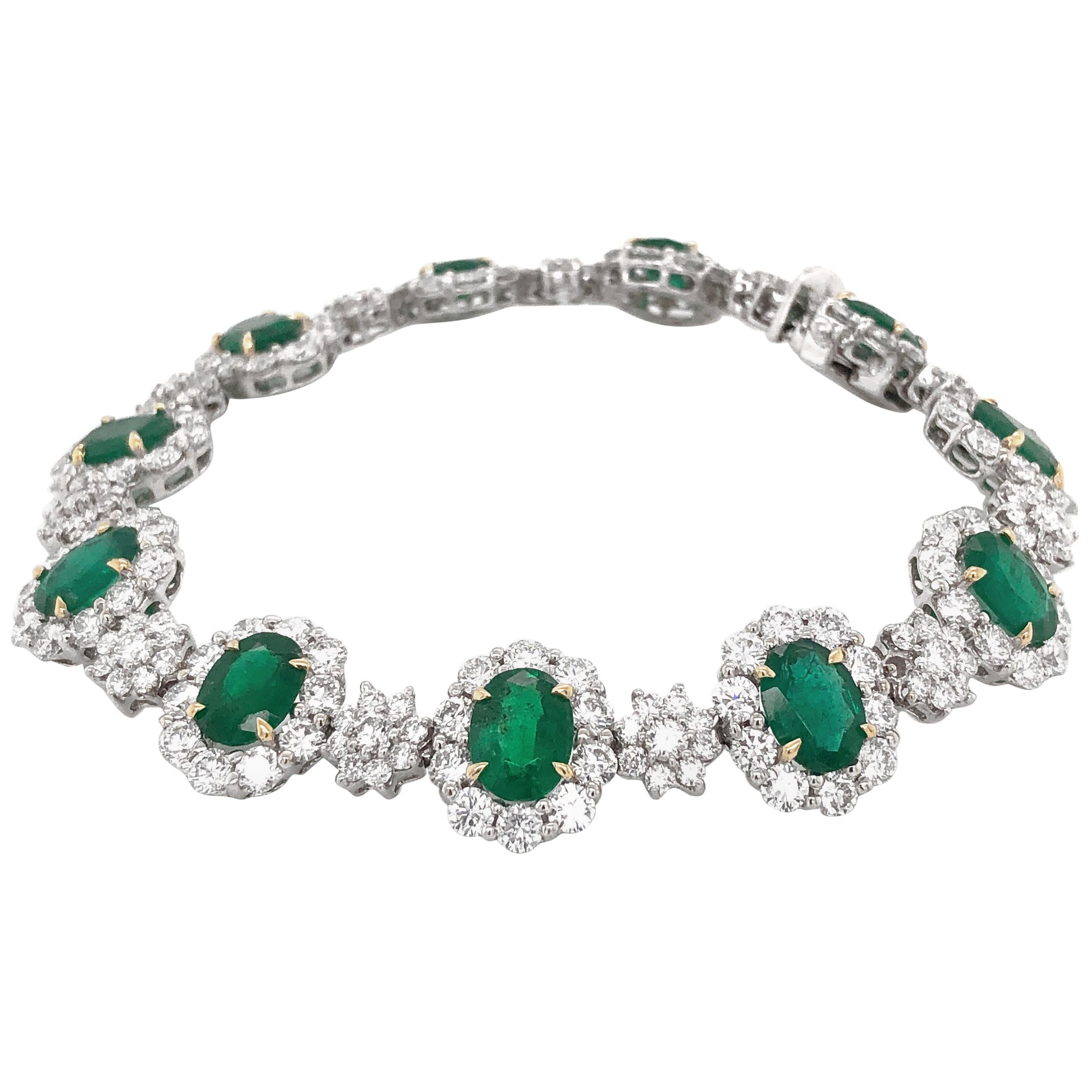 Zambian Oval Cut Emeralds 11.82 Carat Diamonds Platinum Bracelet For Sale