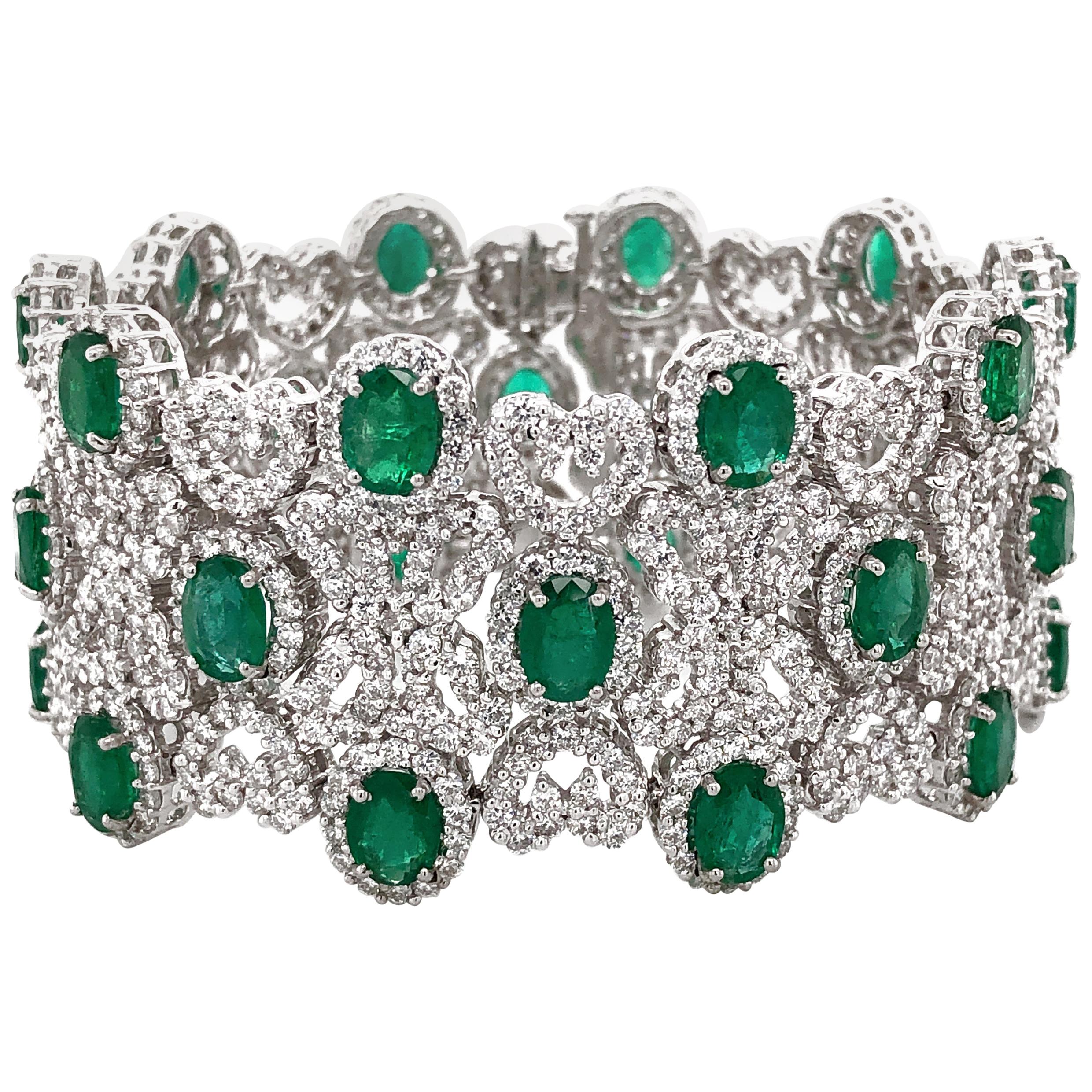 Zambian Oval Cut Emeralds 22.18 Carat Diamonds 20.16 18 Karat Bracelet