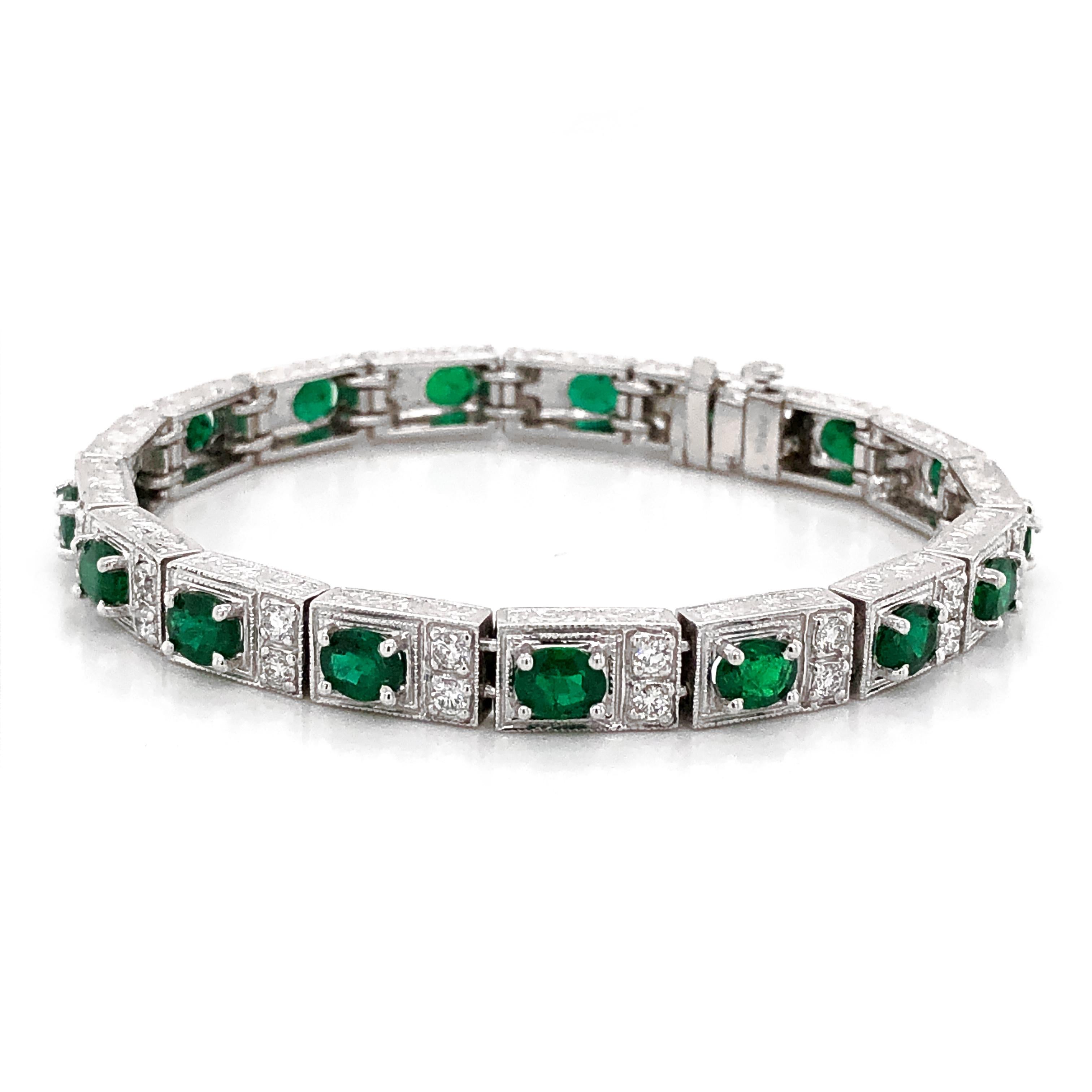 Women's Zambian Oval Cut Emeralds 6.38 Carat Diamond Platinum Bracelet For Sale