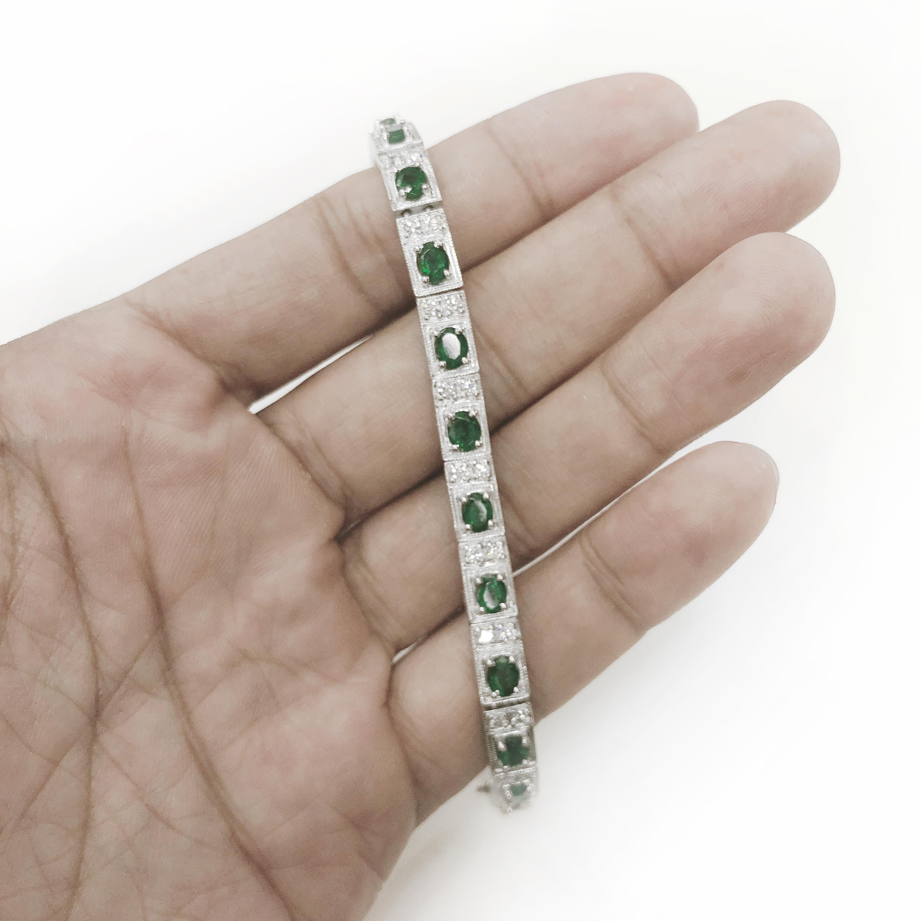 Zambian Oval Cut Emeralds 6.38 Carat Diamond Platinum Bracelet For Sale 2