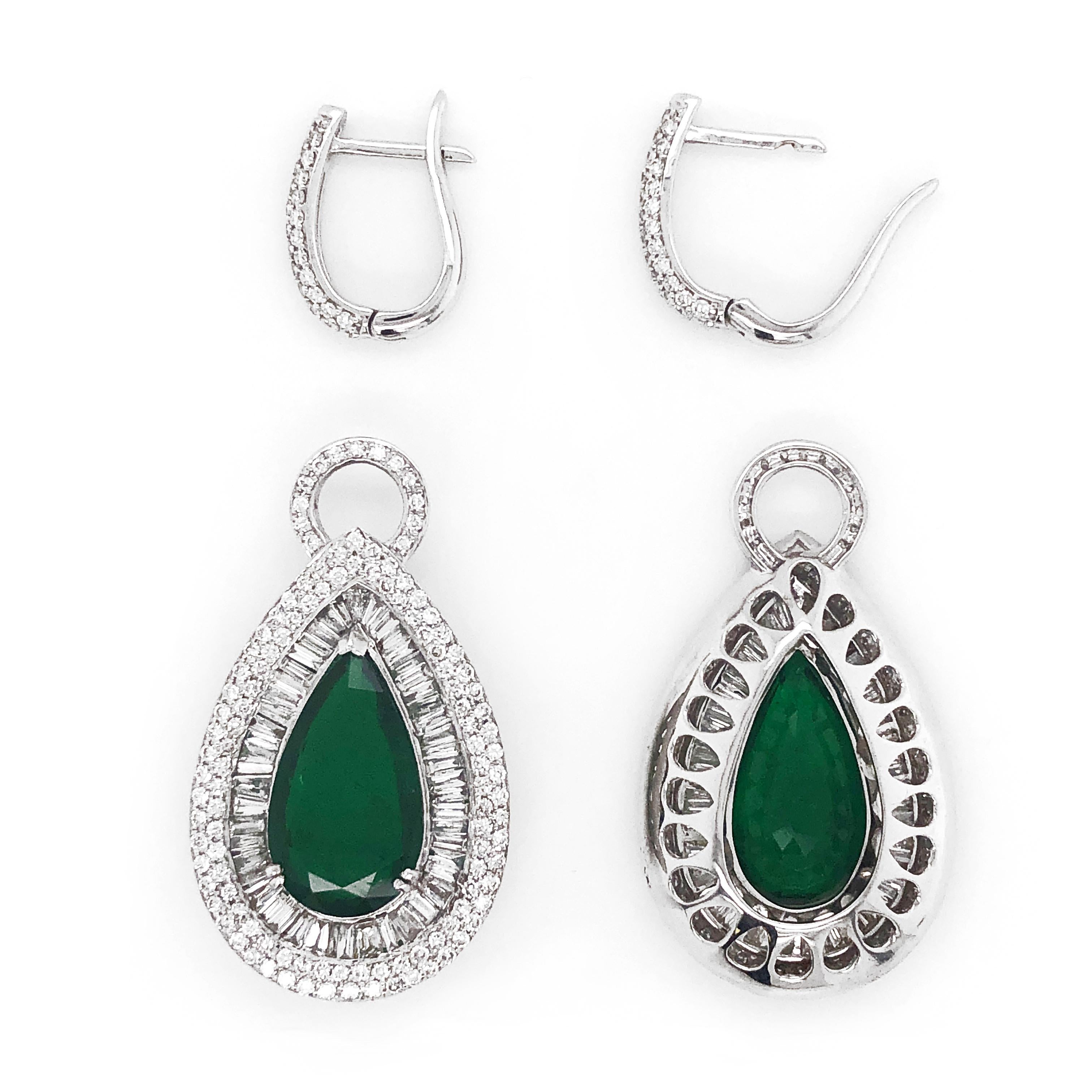 Zambian Pear Cut Emeralds 13.52 Carat Diamonds 7.58 Carat 18 Karat Earrings In New Condition For Sale In New York, NY