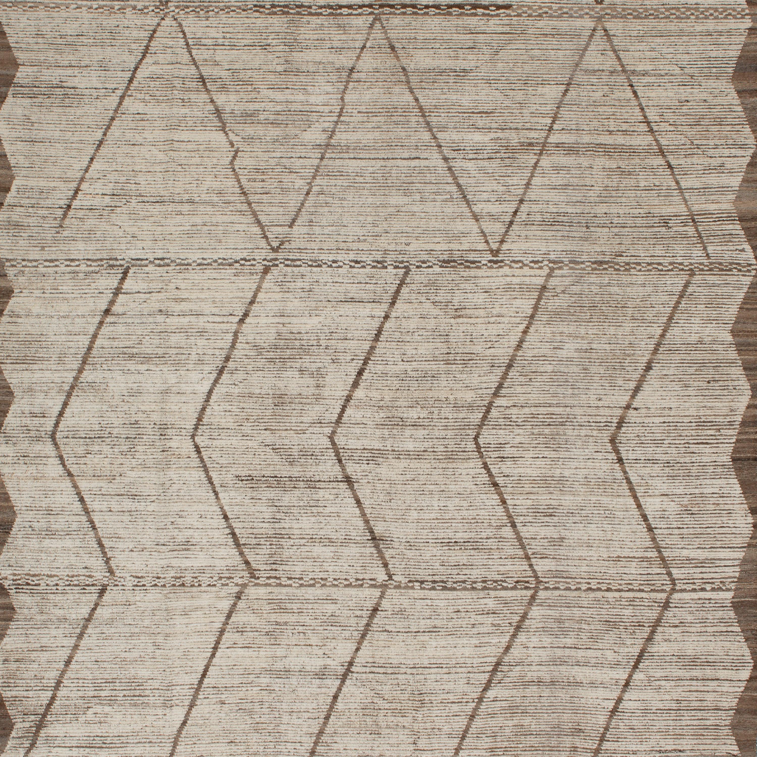 Inspiriert von den natürlichen Farben der Erde und den reinen MATERIALIEN, zeigt der Zameen Beige Geometric Modern Wool Rug - 10'2