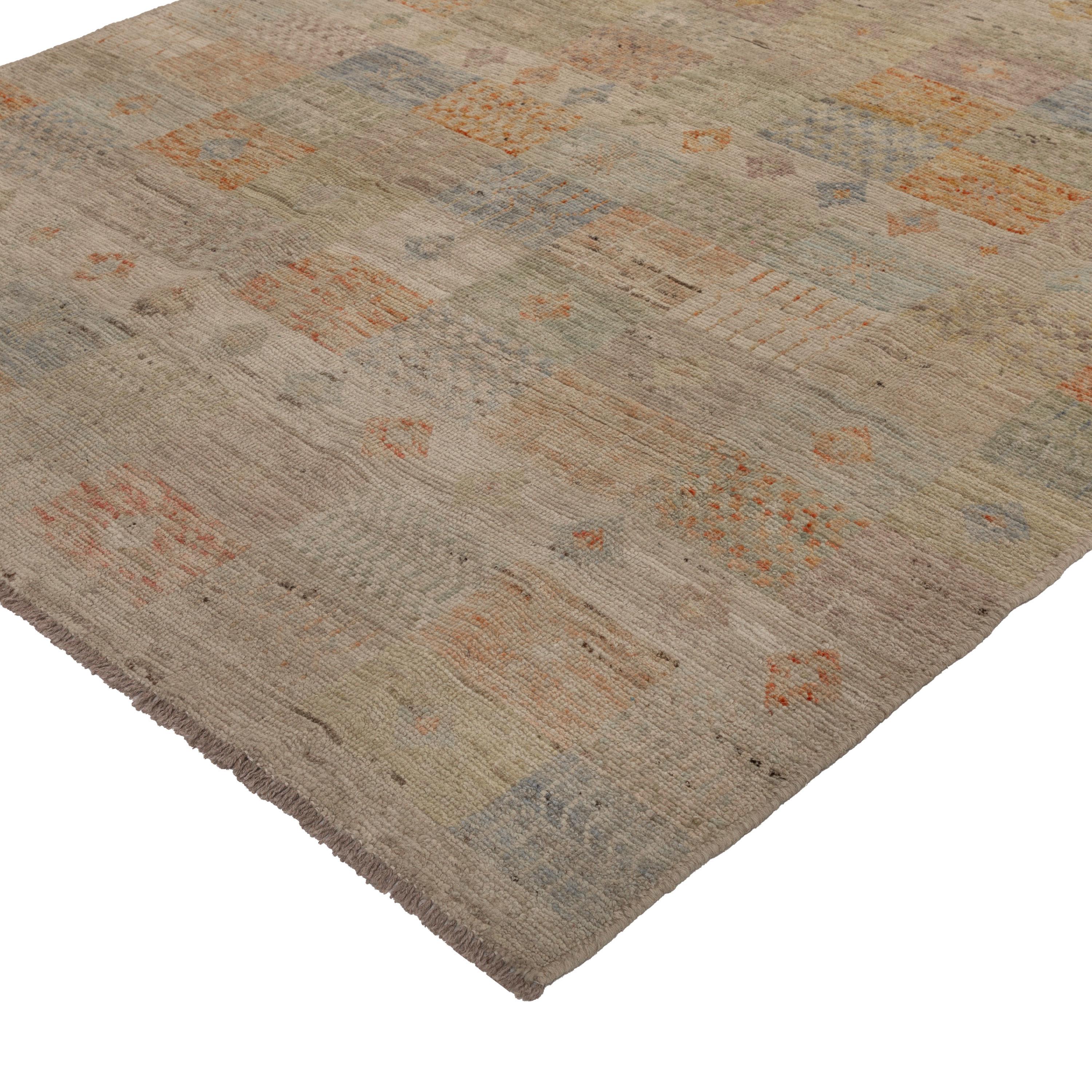 Inspiré par les fondements des couleurs naturelles et des matériaux purs de la Terre, ce tapis en laine multicolore de la collection Zameen d'abc carpet présente une variété de motifs géométriques qui s'inspirent des symboles du passé de