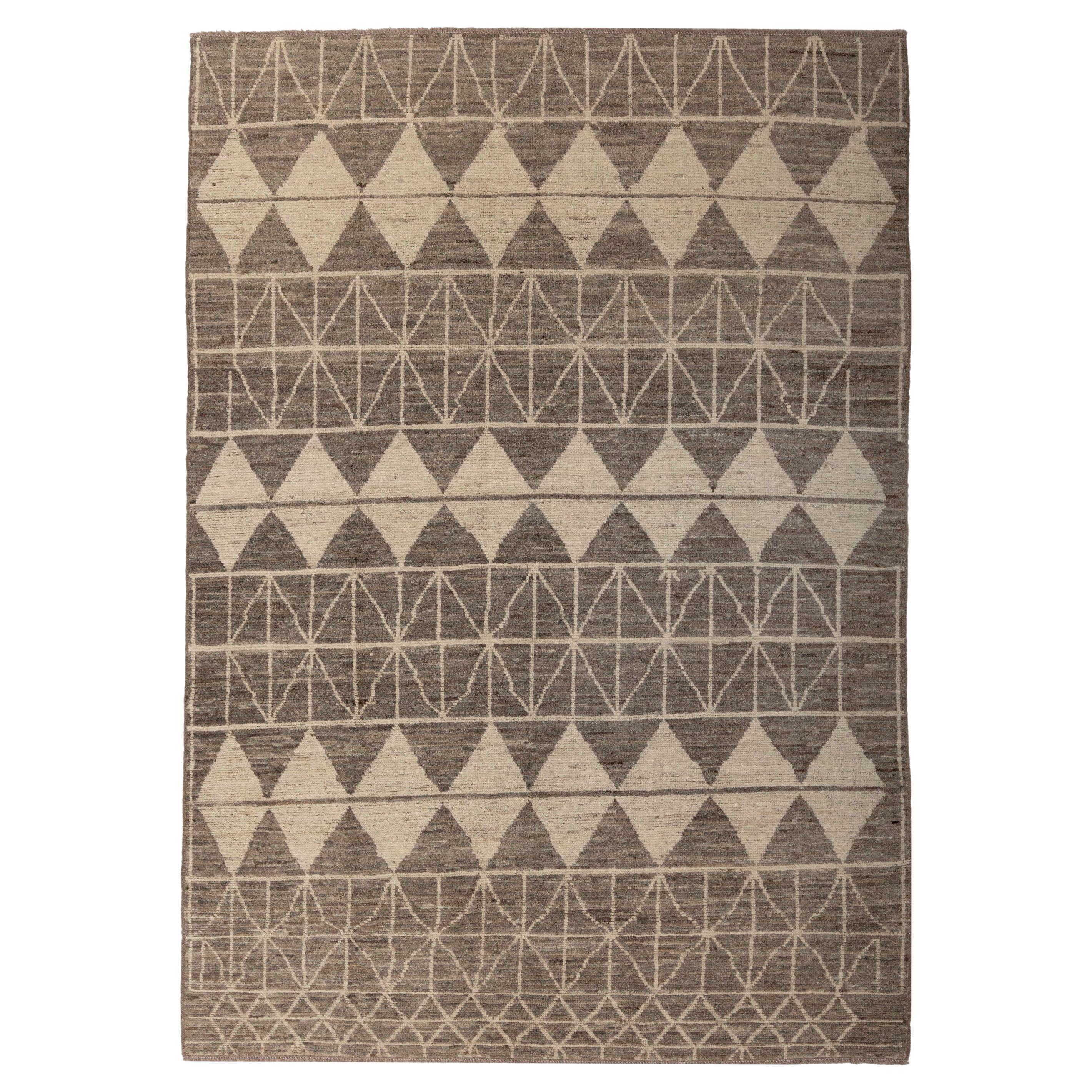 abc carpet Zameen Grey and Cream Geometric Wool Rug - 6'2" x 9'1" For Sale