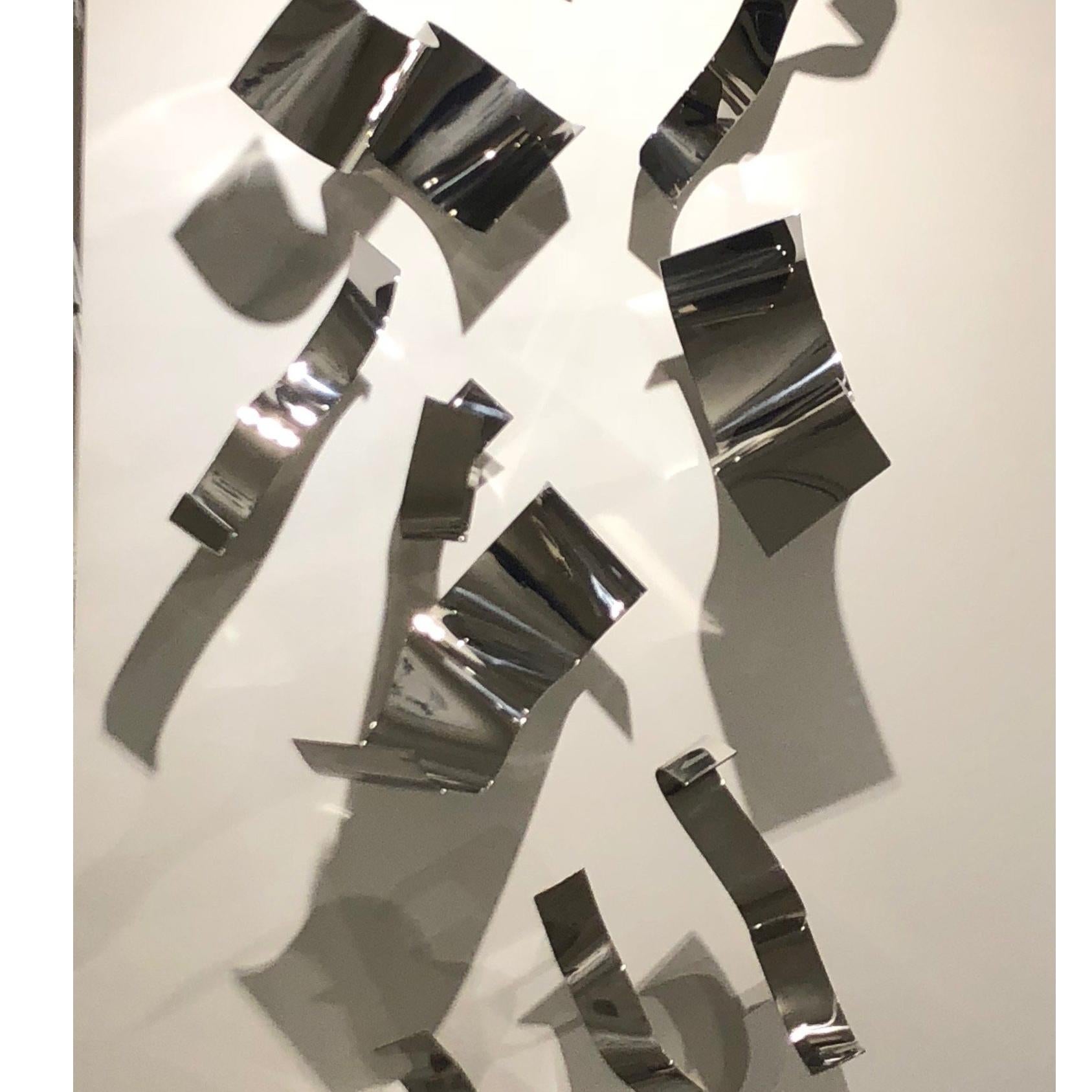 Once menores y tú elementos metálicos cromados pulidos Zammy  Migdal 2018 - Abstract Sculpture Negro de Zammy Migdal