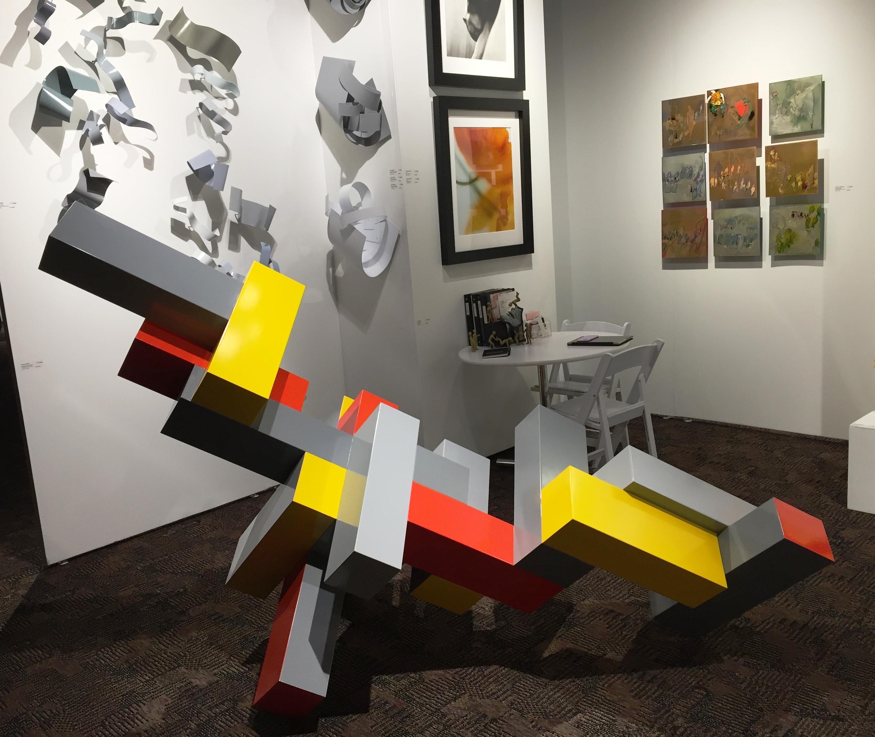Rechteckige, abstrakte, geometrische Skulptur für den Außenbereich in Gelb, Orange und Grau, Symphony (Geometrische Abstraktion), Sculpture, von Zammy Migdal