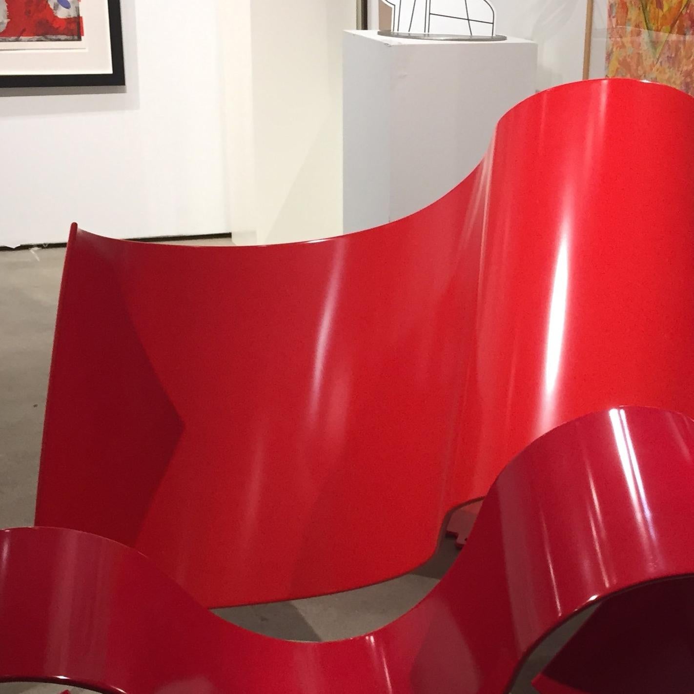 Trio ondulé rouge - Abstrait Sculpture par Zammy Migdal