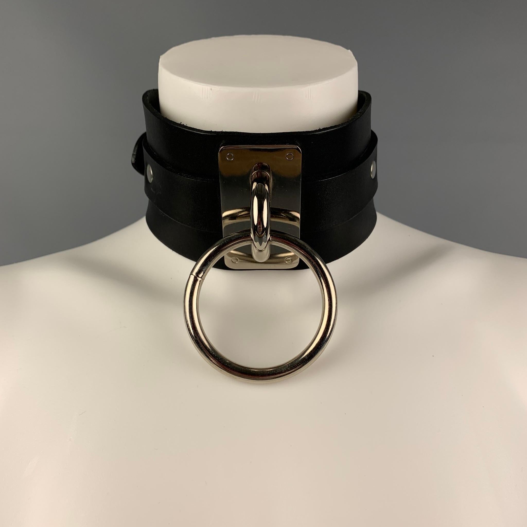 ZANA BAYNE necklace comes in a black leather featuring a choker style, silver tone ring, and a d-ring buckle closure. Made in USA. 


Very Good Pre-Owned Condition.
Marked: Size not marked:

Length: 20 in.
Height: 2.5 in. 
