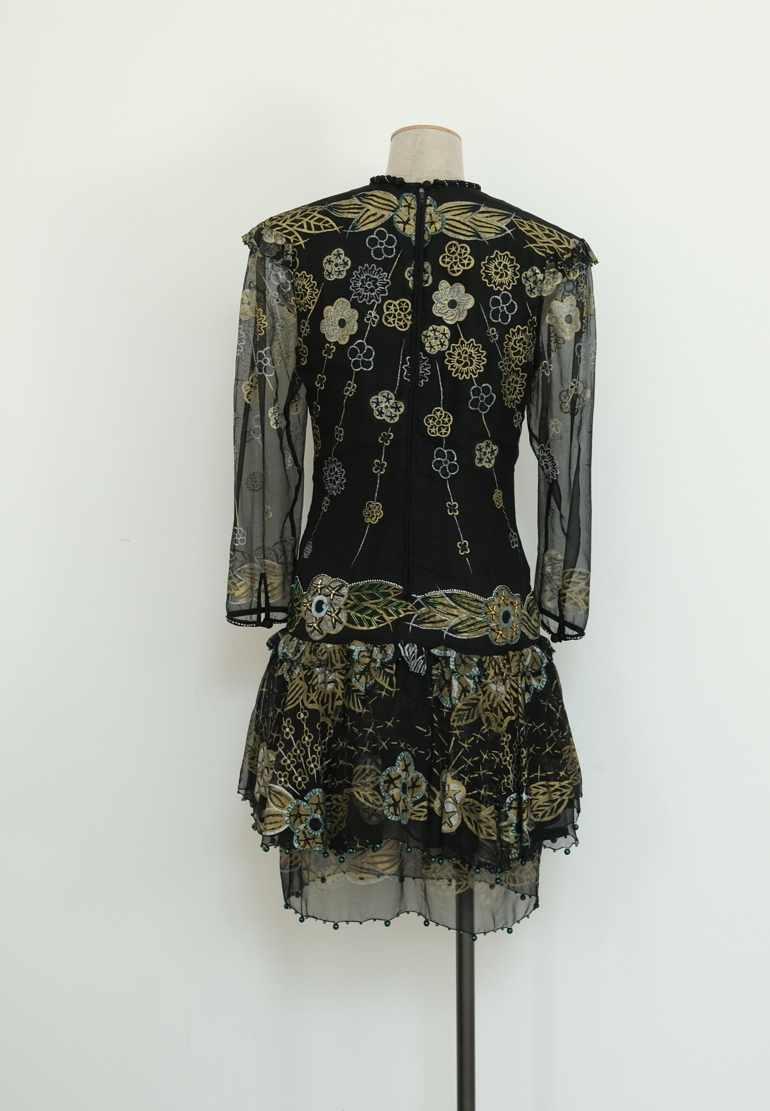 Zandra Rhodes 80er Jahre Schwarzes & goldenes handbedrucktes Kleid im Zustand „Hervorragend“ im Angebot in London, GB