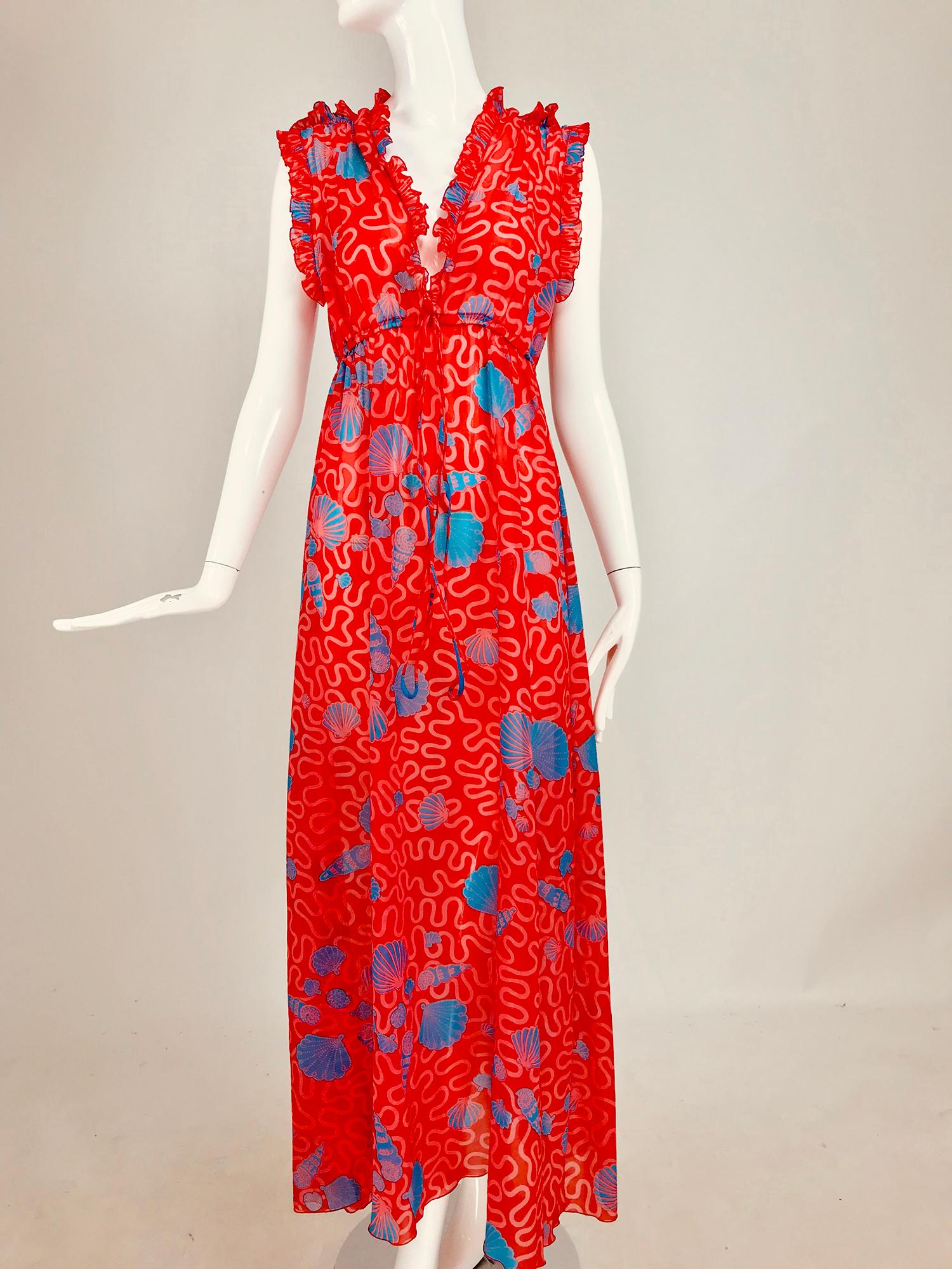 Zandra Rhodes Coquille Print Pleated Caftan and Maxi Dress from the 1970s. Zandra Rhodes was one of the new wave of British designers who put London at the forefront of the international fashion scene in the 1970s. Her designs are creative, her