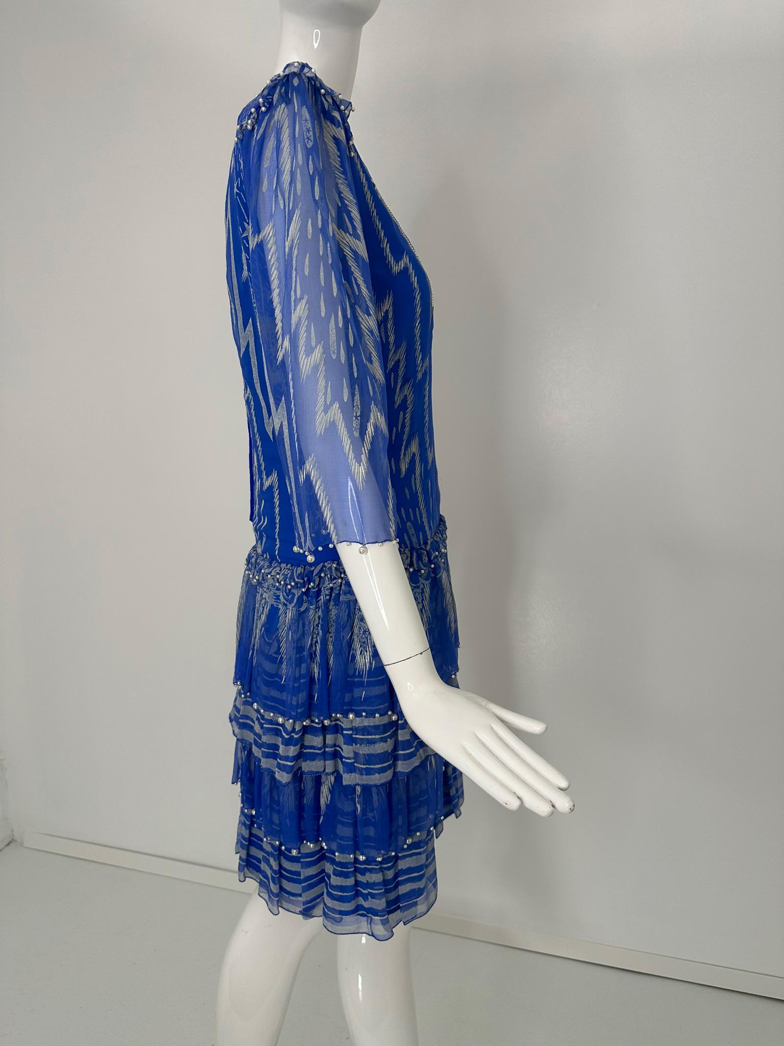 Zandra Rhodes London Vestido de volantes de lentejuelas y perlas con cuentas de seda estampada Moon & Stars en venta 9