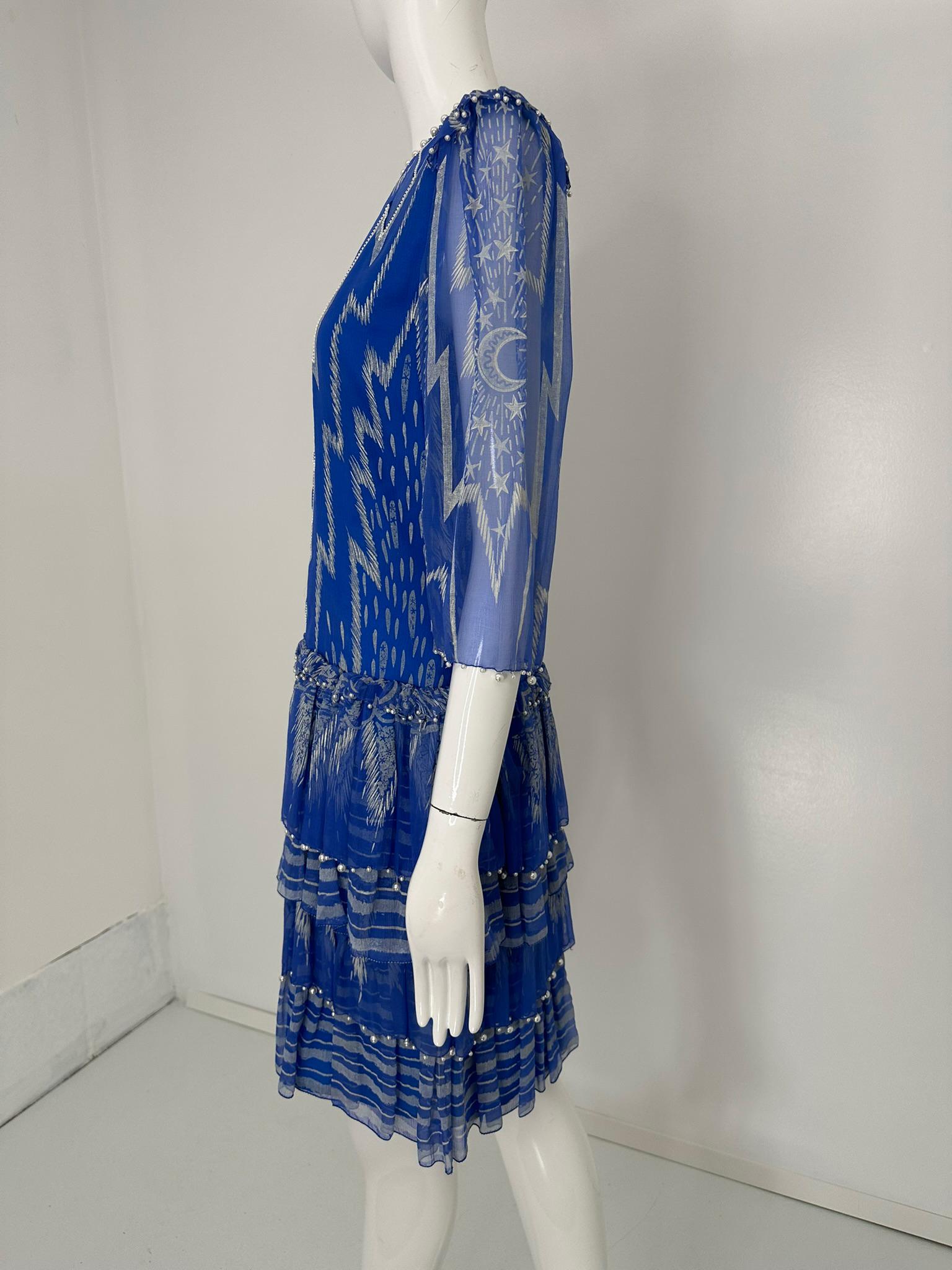 De las mujeres Zandra Rhodes London Vestido de volantes de lentejuelas y perlas con cuentas de seda estampada Moon & Stars en venta