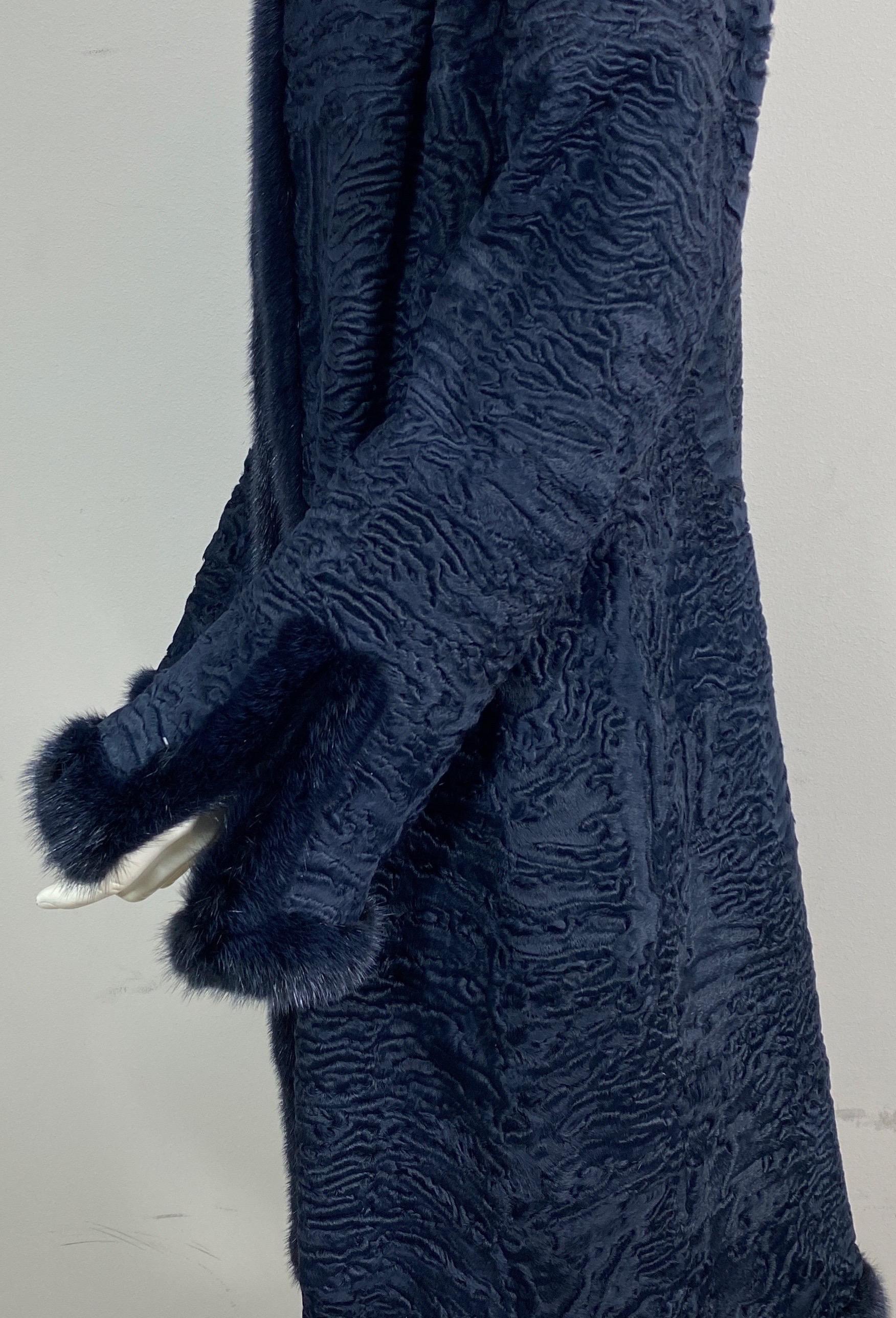 Zandra Rhodes Cappotto lungo blu navy in visone e coda larga - Piccolo/Medio in vendita 5