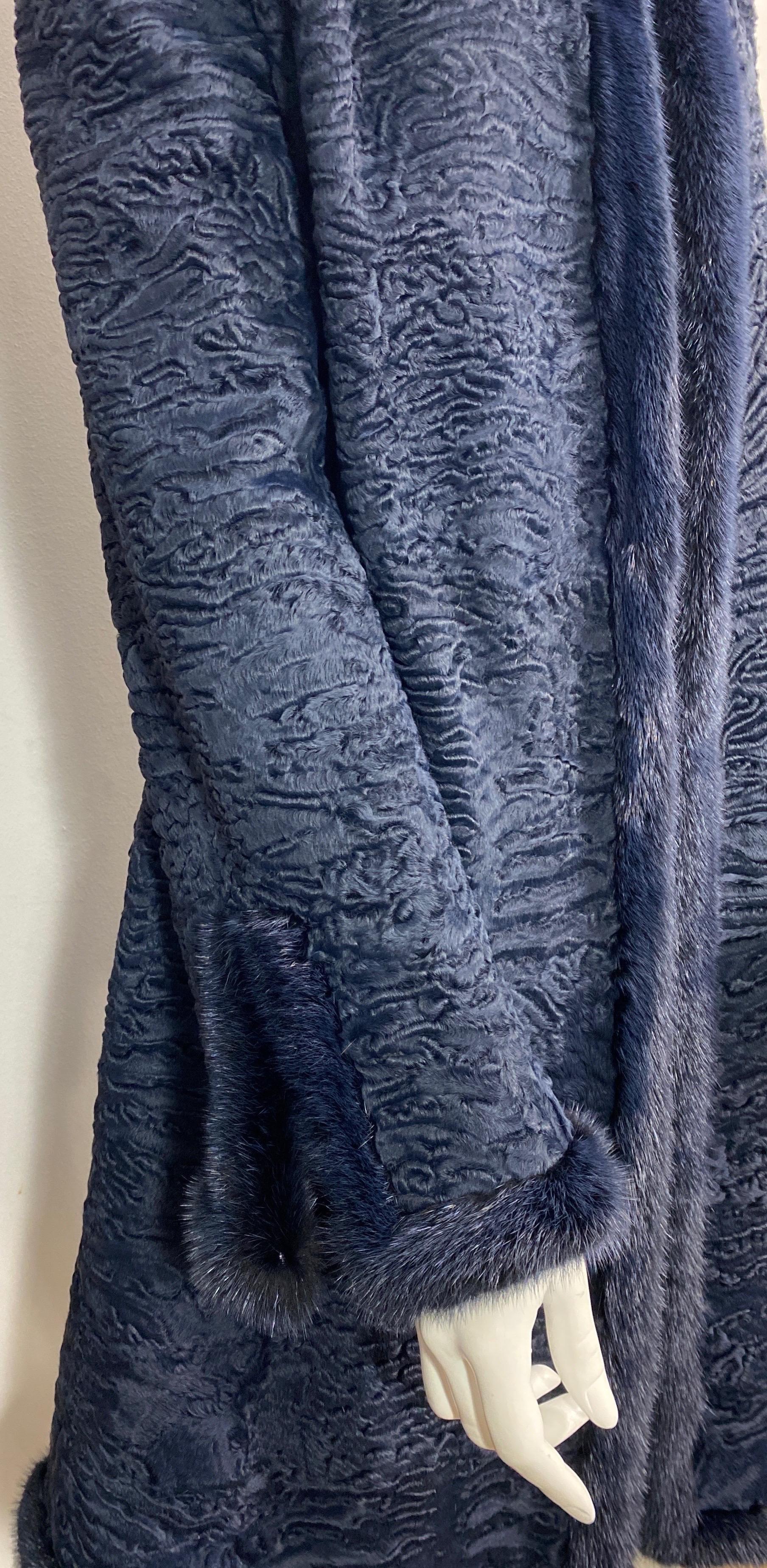 Zandra Rhodes Cappotto lungo blu navy in visone e coda larga - Piccolo/Medio in vendita 1