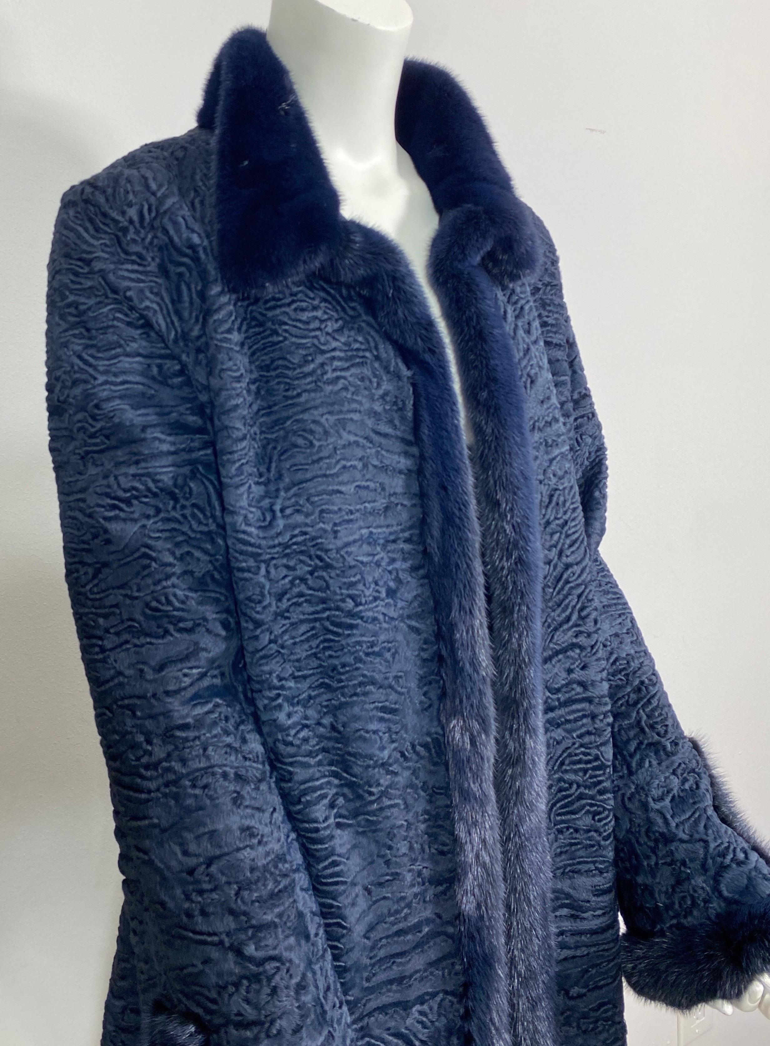 Zandra Rhodes Cappotto lungo blu navy in visone e coda larga - Piccolo/Medio in vendita 2