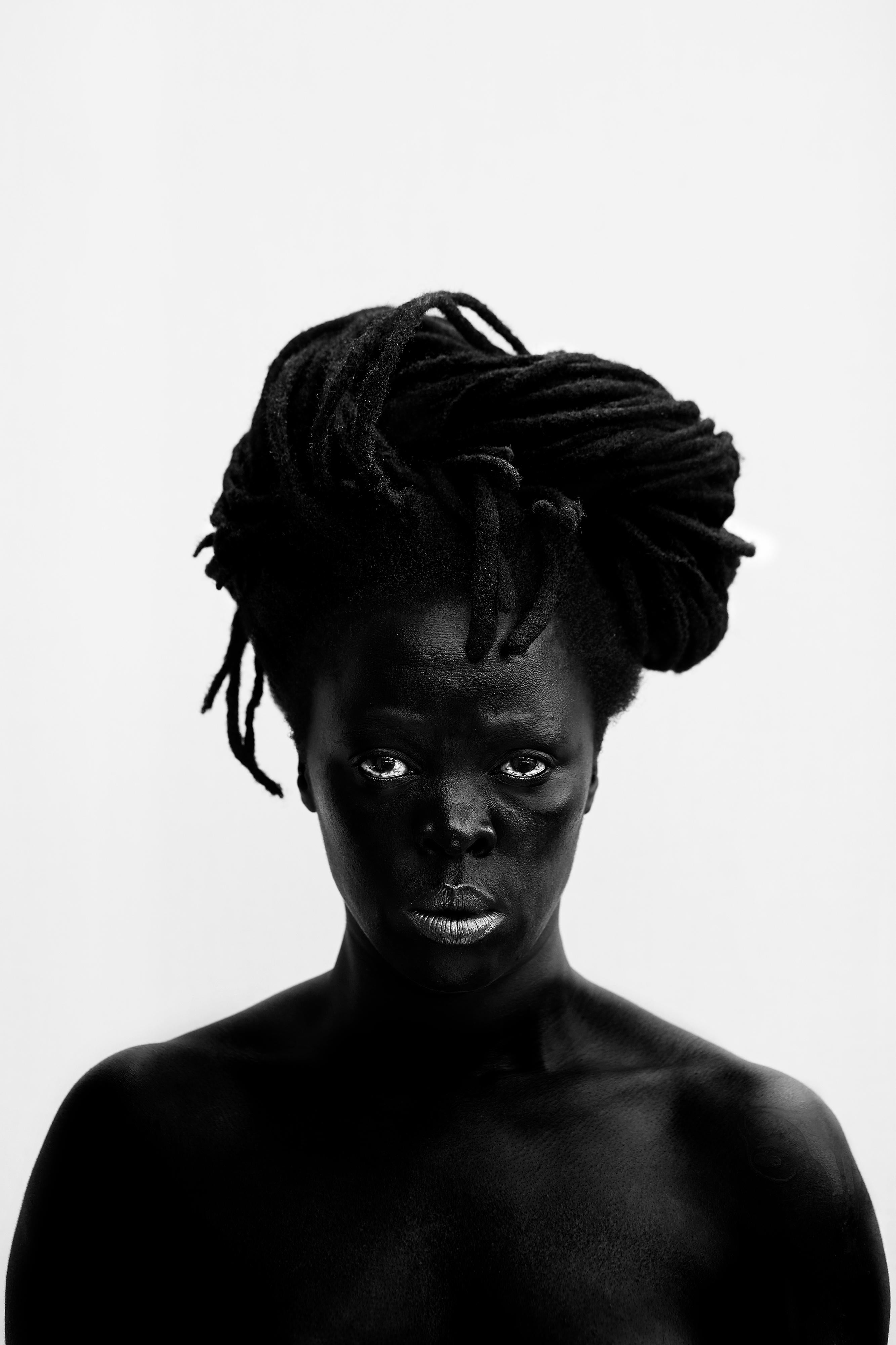 Portrait Photograph di Zanele Muholi - Mhlazana, ISGM, Boston