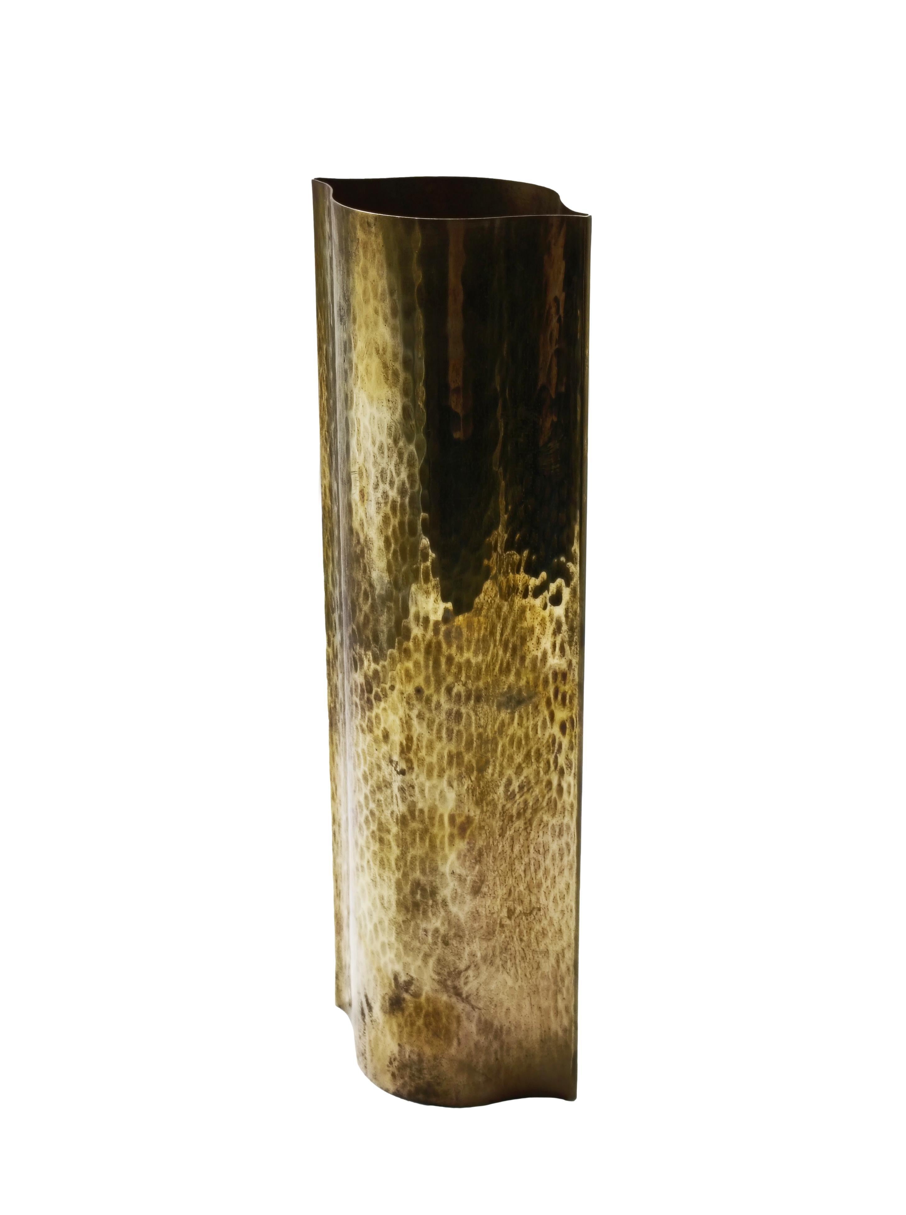 Mid-Century Modern Vase Zanetto en laiton Martellato, Italie, années 1970 en vente