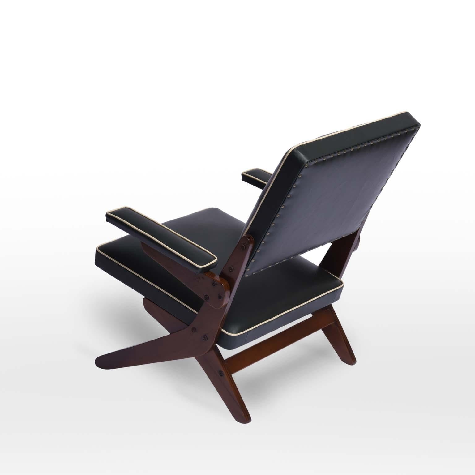 Zanine Caldas midcentury Brazilian armchair, 1949

Plywood armchair designed by Zanine Caldas in the late 1940s for the Móveis Artísticos Z.