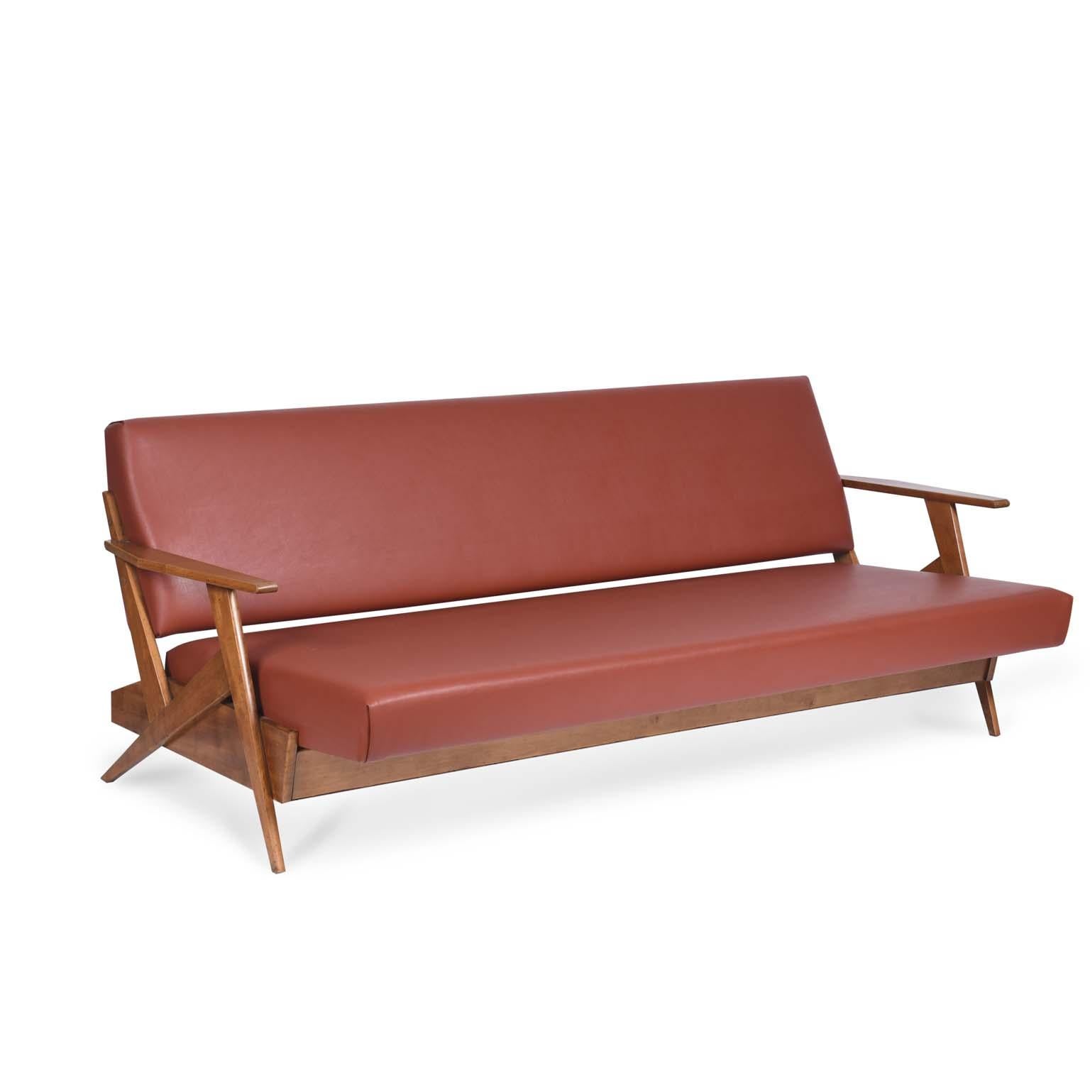 Zanine Caldas midcentury Brazilian sofa with ivory wood, 1958

Expetacular and rare sofa produced in Móveis Artísticos Z in the 1950s. Its structure is in ivory wood and its seat can be easily positioned to turn into a single bed.
Below your