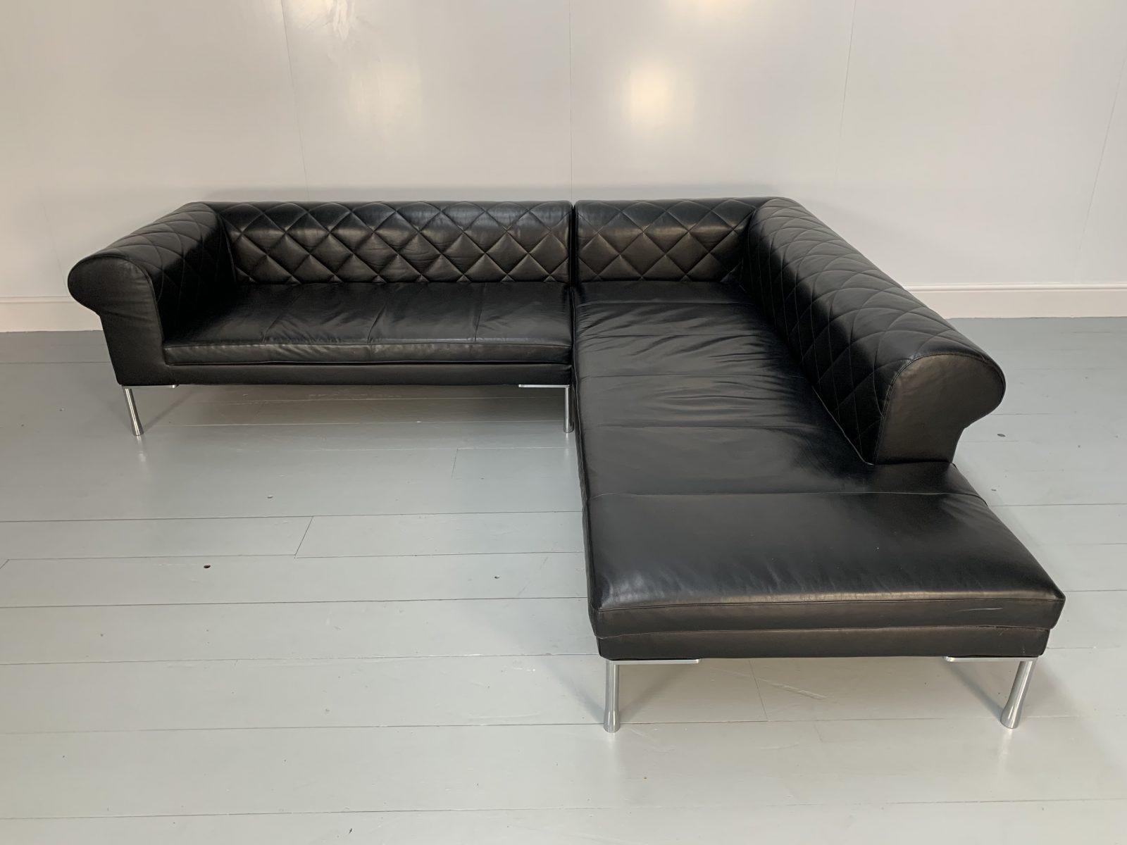 Zanotta “1320 Barocco” Sofa, L- Shape 5-Seat, in Black “Pelle” Leather In Good Condition For Sale In Barrowford, GB
