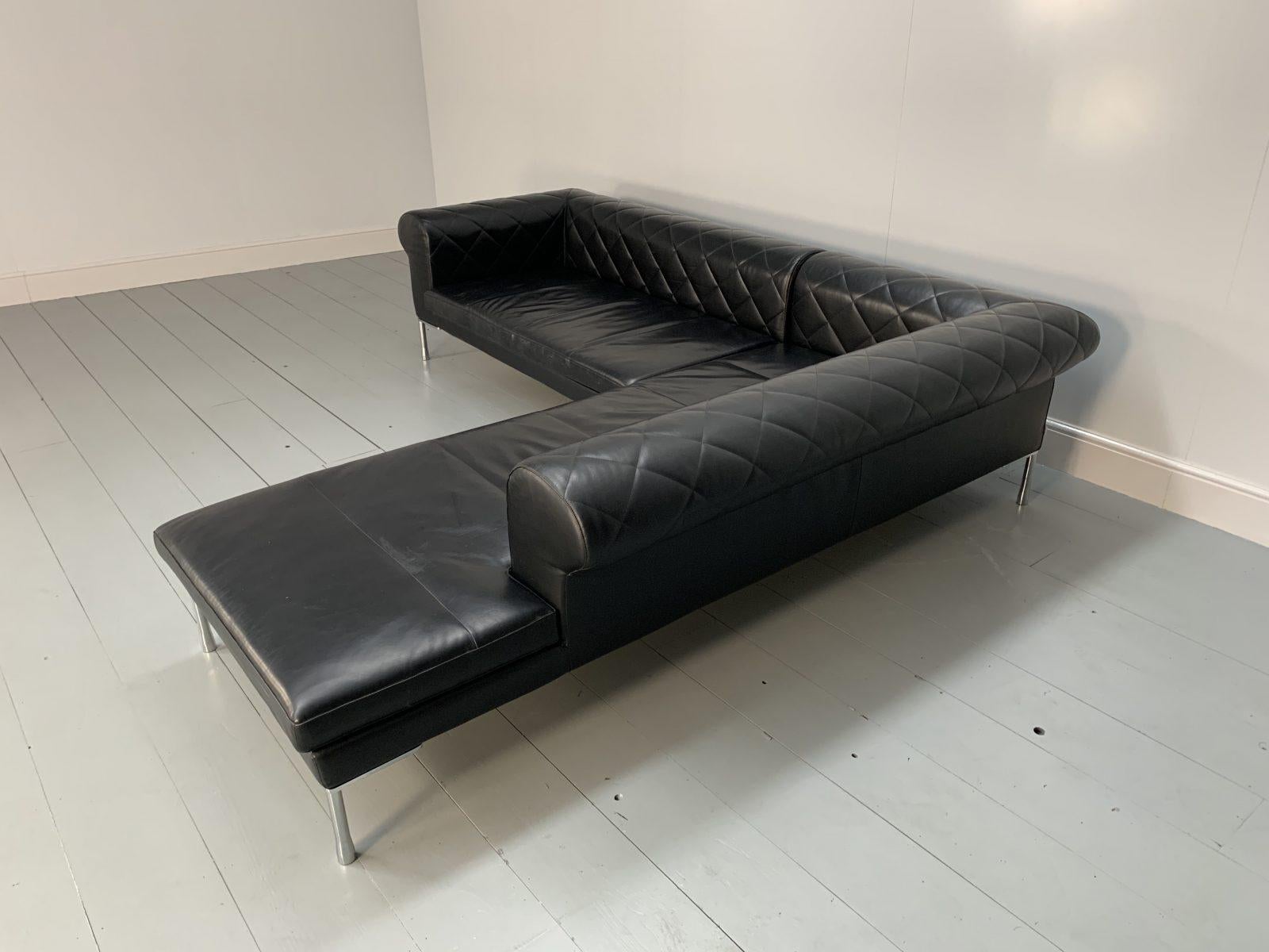 Contemporary Zanotta “1320 Barocco” Sofa, L- Shape 5-Seat, in Black “Pelle” Leather For Sale
