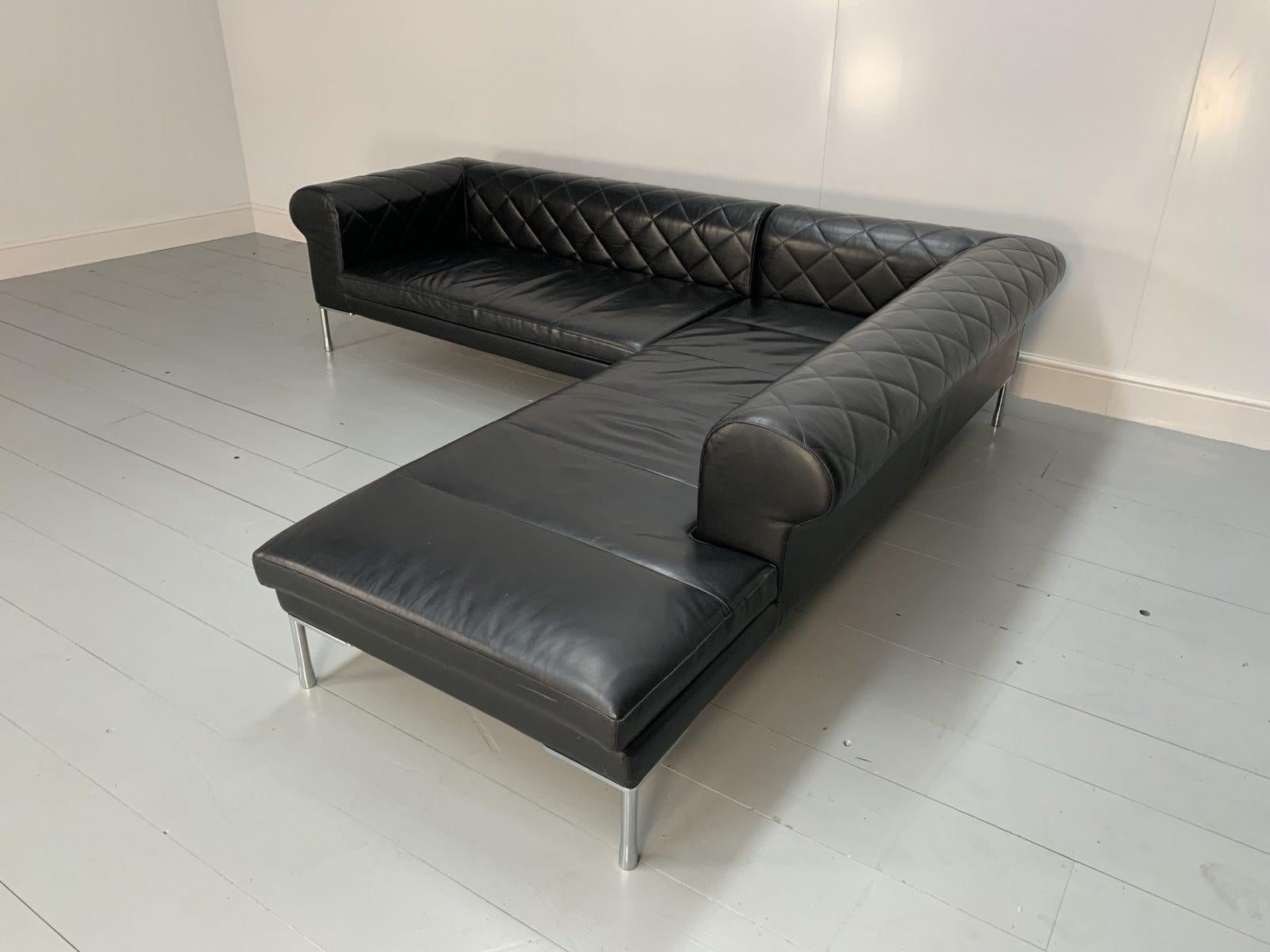 Zanotta “1320 Barocco” Sofa, L- Shape 5-Seat, in Black “Pelle” Leather For Sale 1