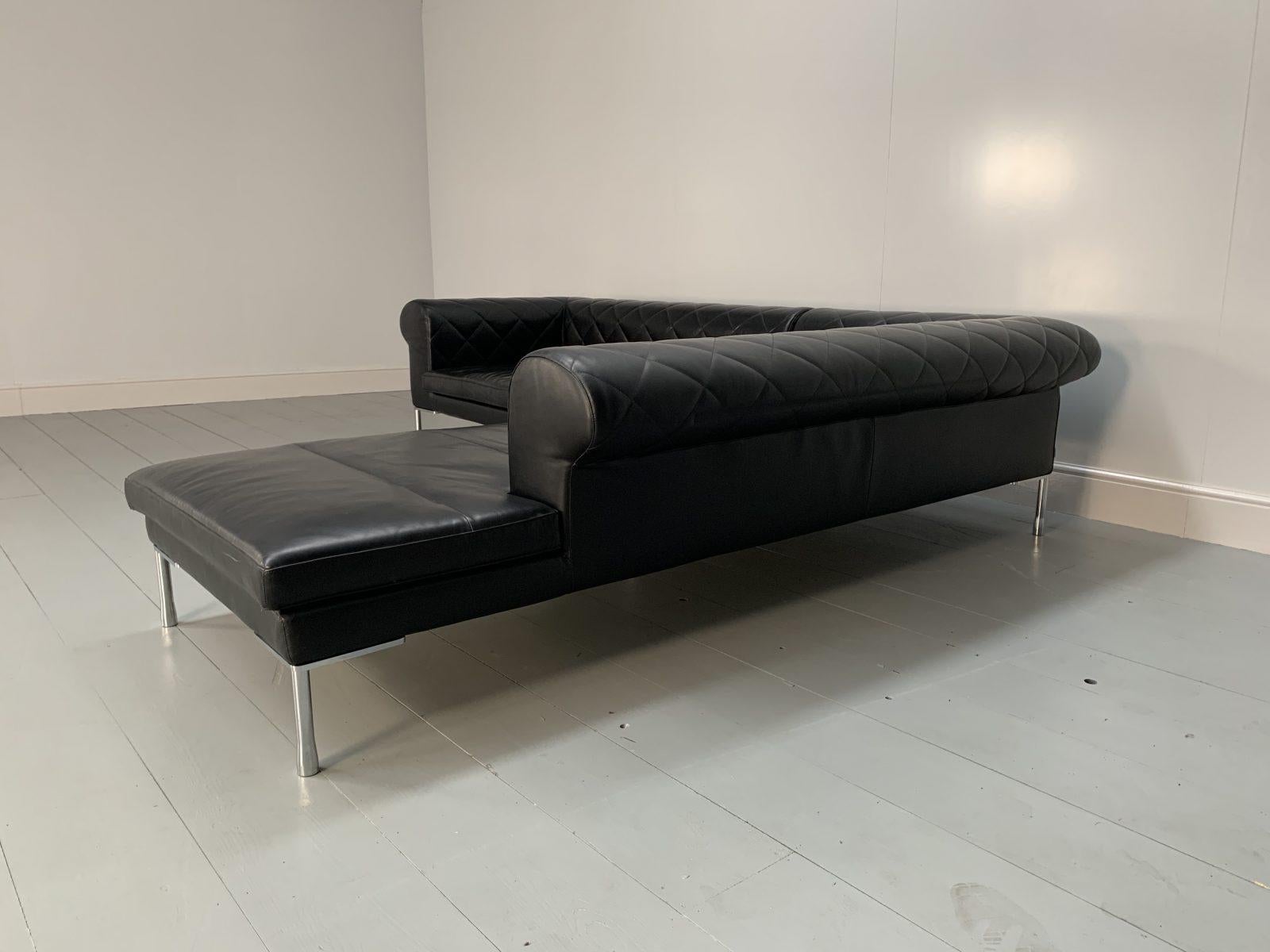 Zanotta “1320 Barocco” Sofa, L- Shape 5-Seat, in Black “Pelle” Leather For Sale 2
