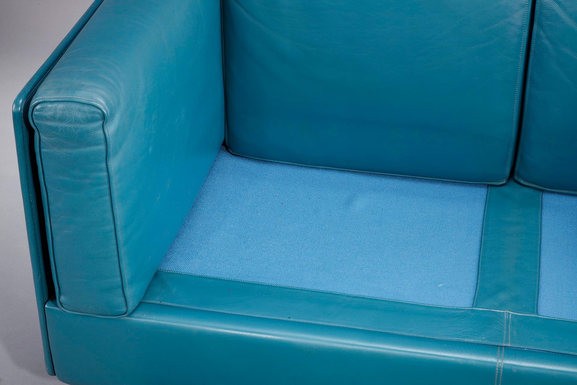 Zanotta 2-Seater Sofa in Blue Leather In Good Condition In Paris, FR
